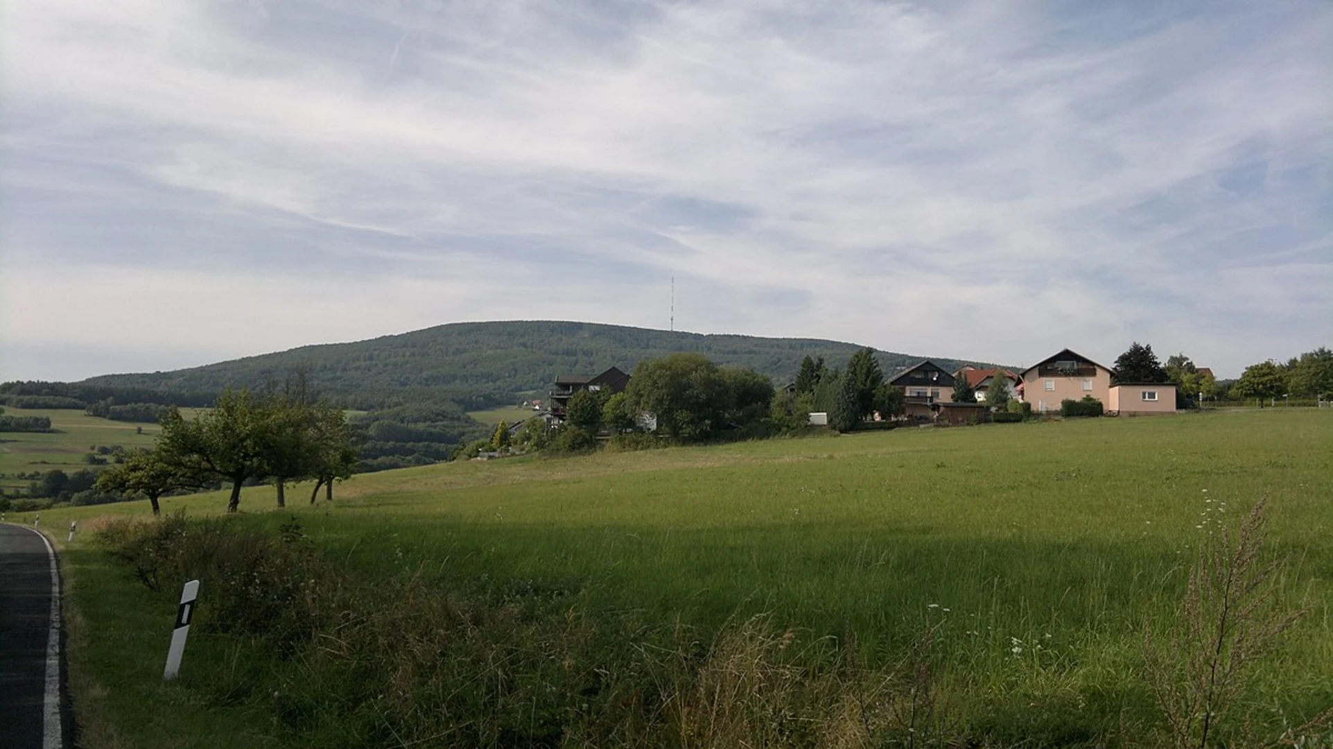 An image depicting the trail Limesweg and Jurasteig Schlaufe and its surrounding area.