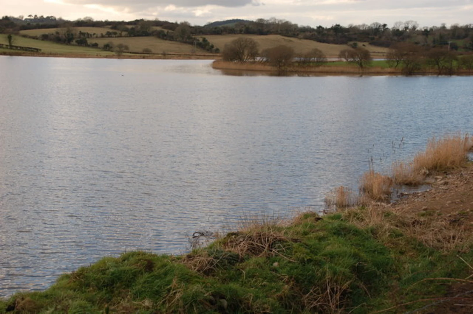 An image depicting the trail Benlettery and Binn Gabhar Loop from Ballynahinch Lake and its surrounding area.