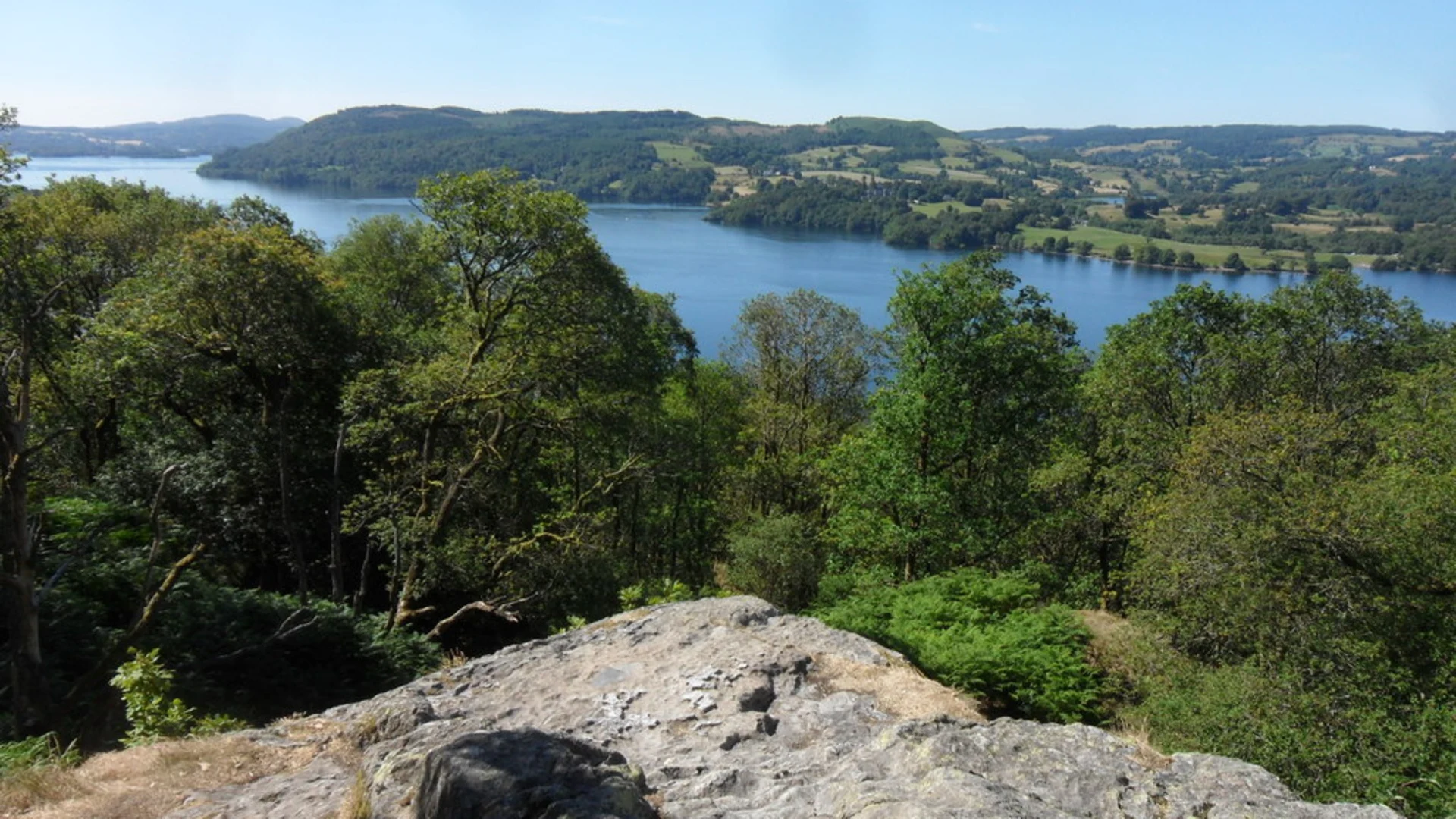 An image depicting the trail Jenkin's Crag Walk and its surrounding area.