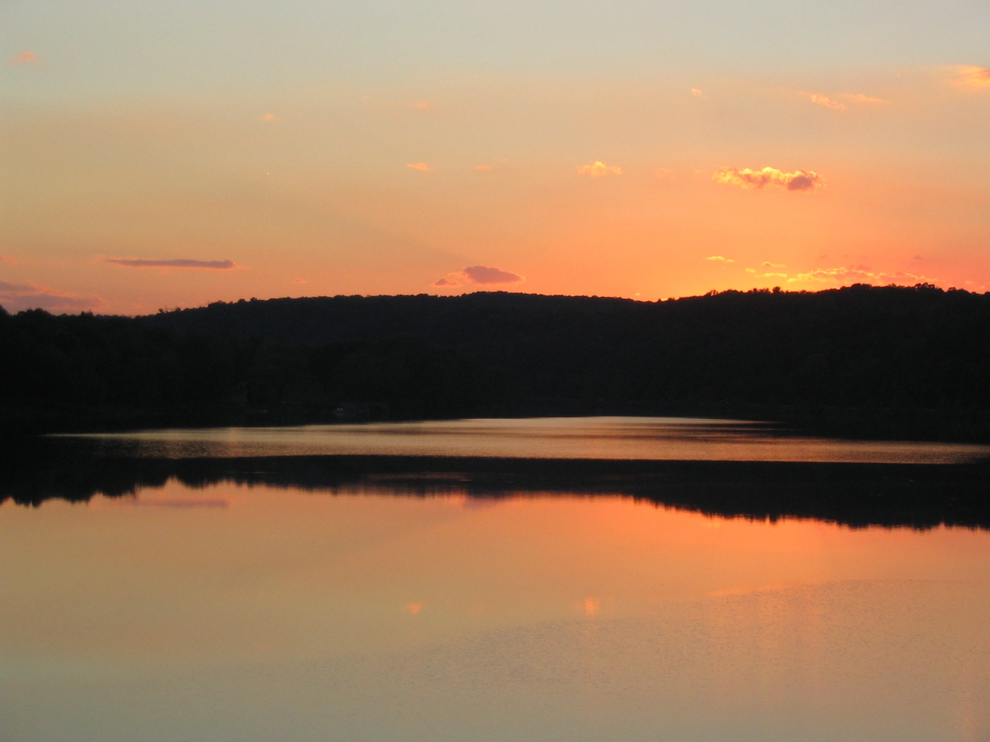 An image depicting the trail Little Buffalo Lake Loop and its surrounding area.