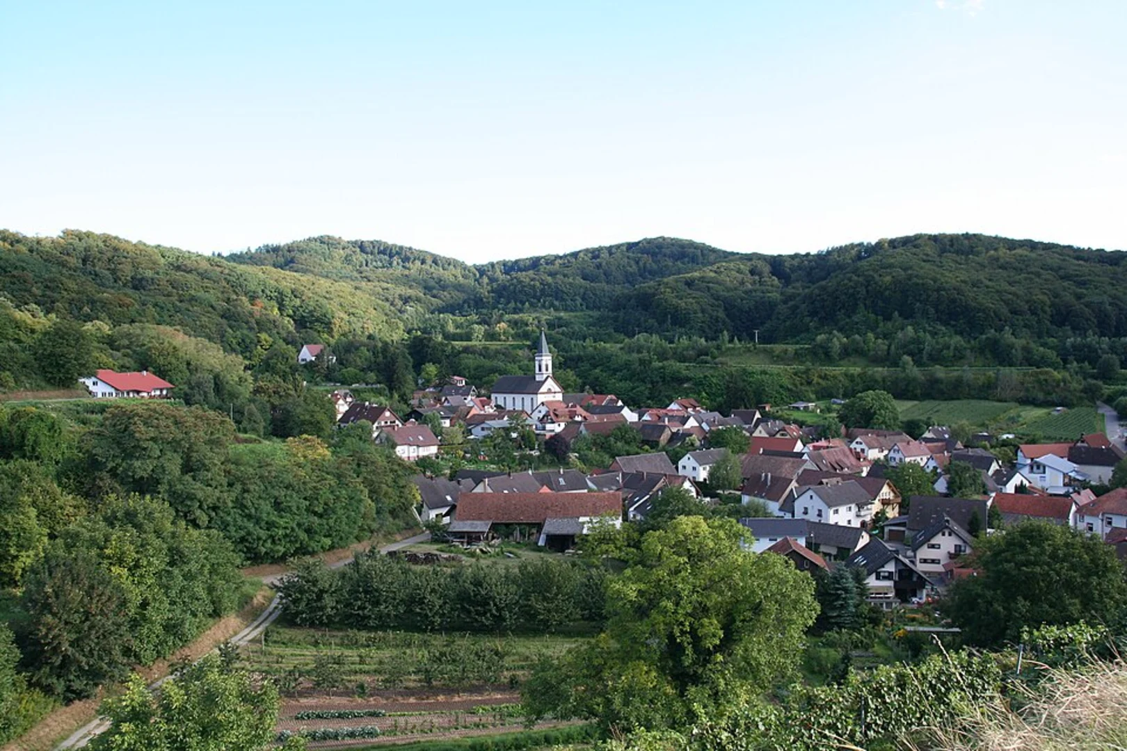 An image depicting the trail Katharinenberg via Steingrube Amolterer Heide and its surrounding area.