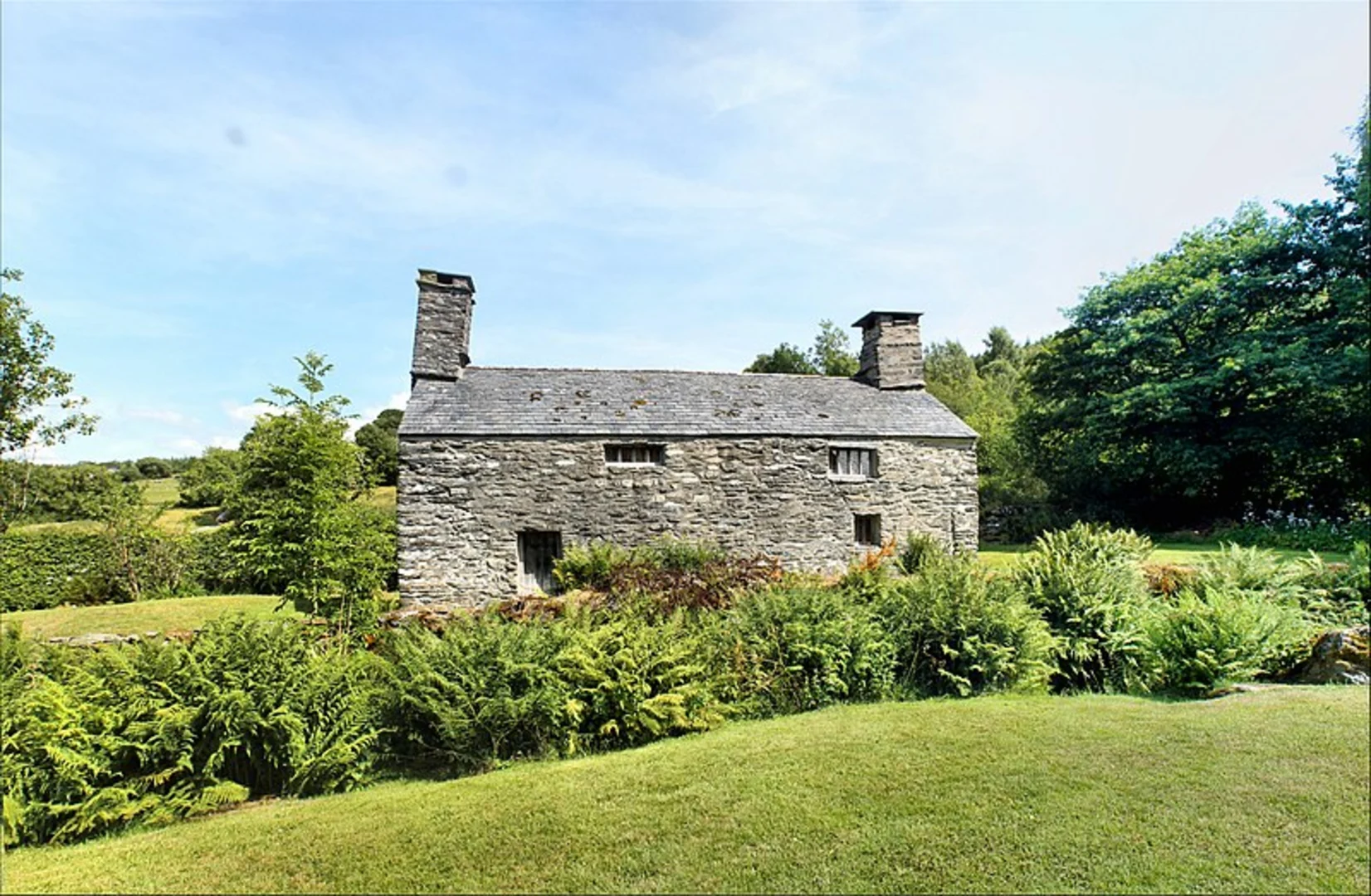 An image depicting the trail Tŷ Mawr Wybrnant and Cwm Wybrnant Walk and its surrounding area.