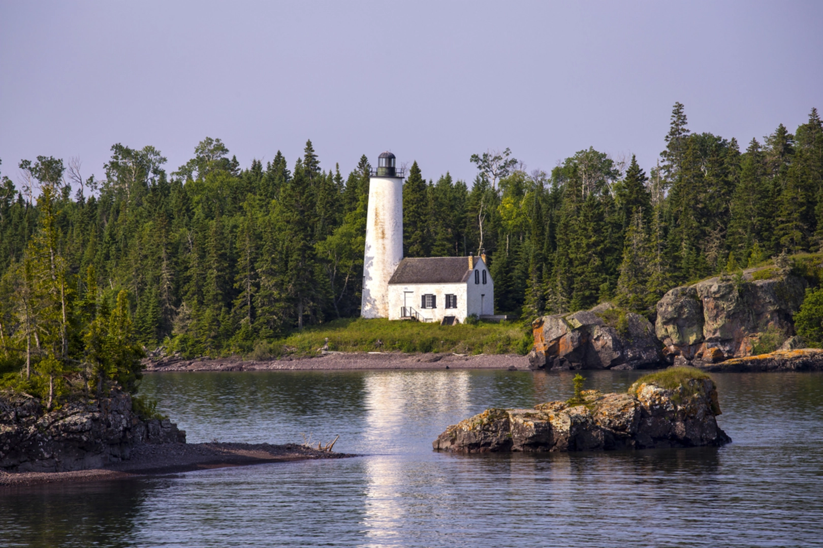 An image depicting the trail Lake Ritchie Trail via Rock Harbor and its surrounding area.