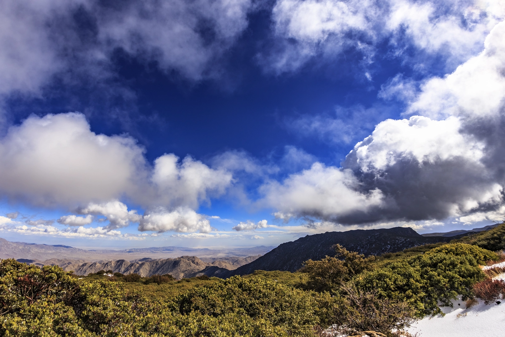An image depicting the trail Pacific Crest Trail from Piñon Point and its surrounding area.