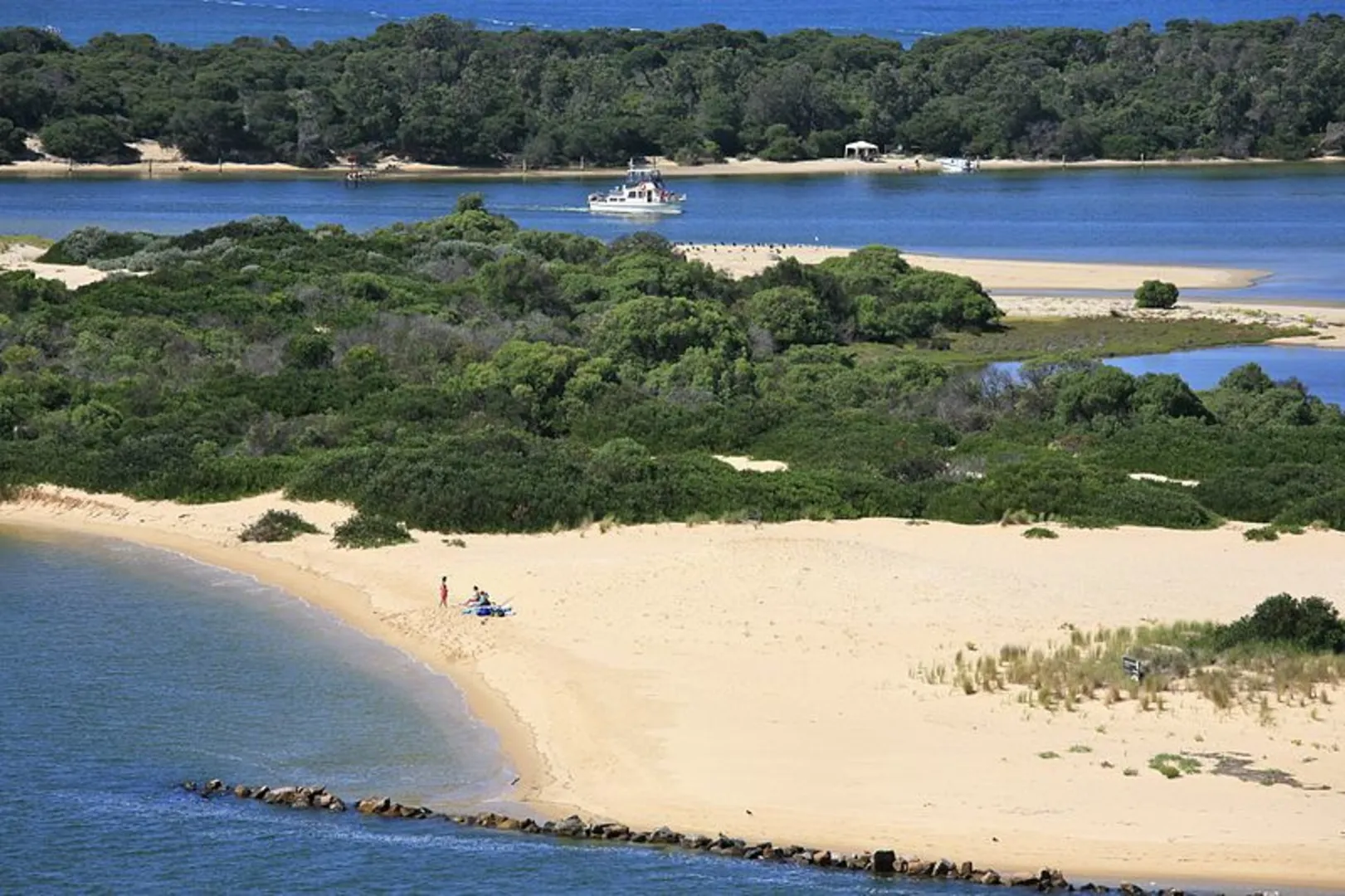 An image depicting the trail The Entrance Walk - Lake Entrance and its surrounding area.