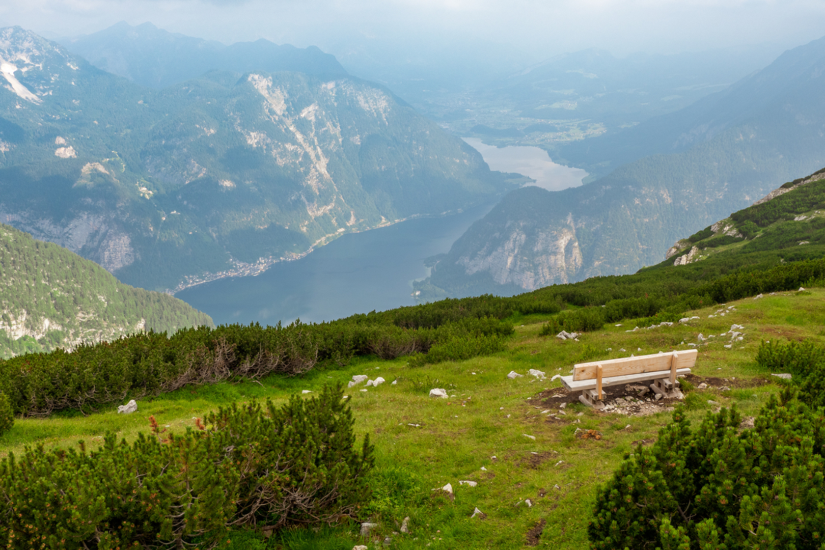 An image depicting the trail Lake Hallstatt East Bank Trail and its surrounding area.