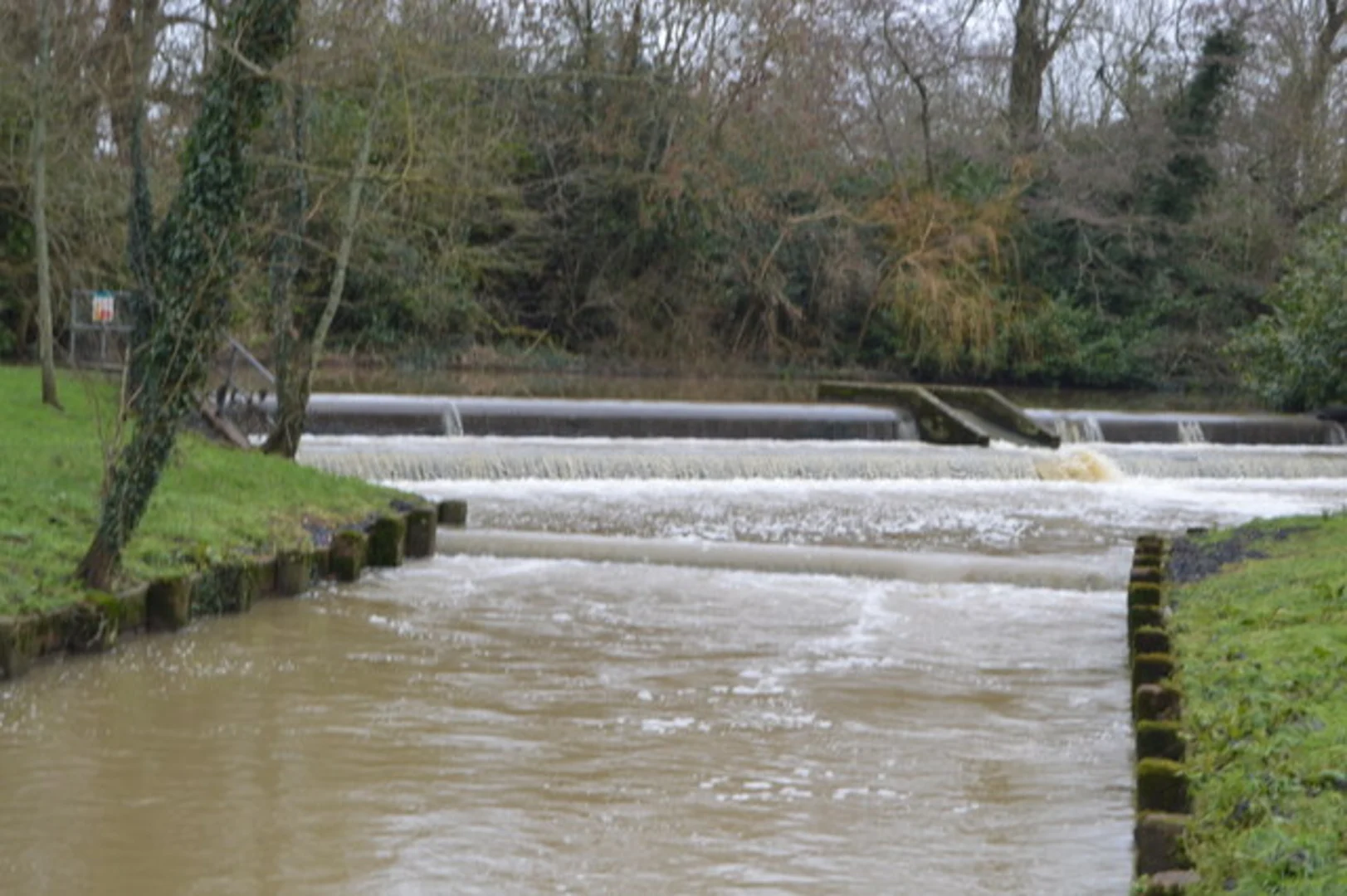An image depicting the trail Barcombe Mills Northern Loop via St Margaret's Church and its surrounding area.