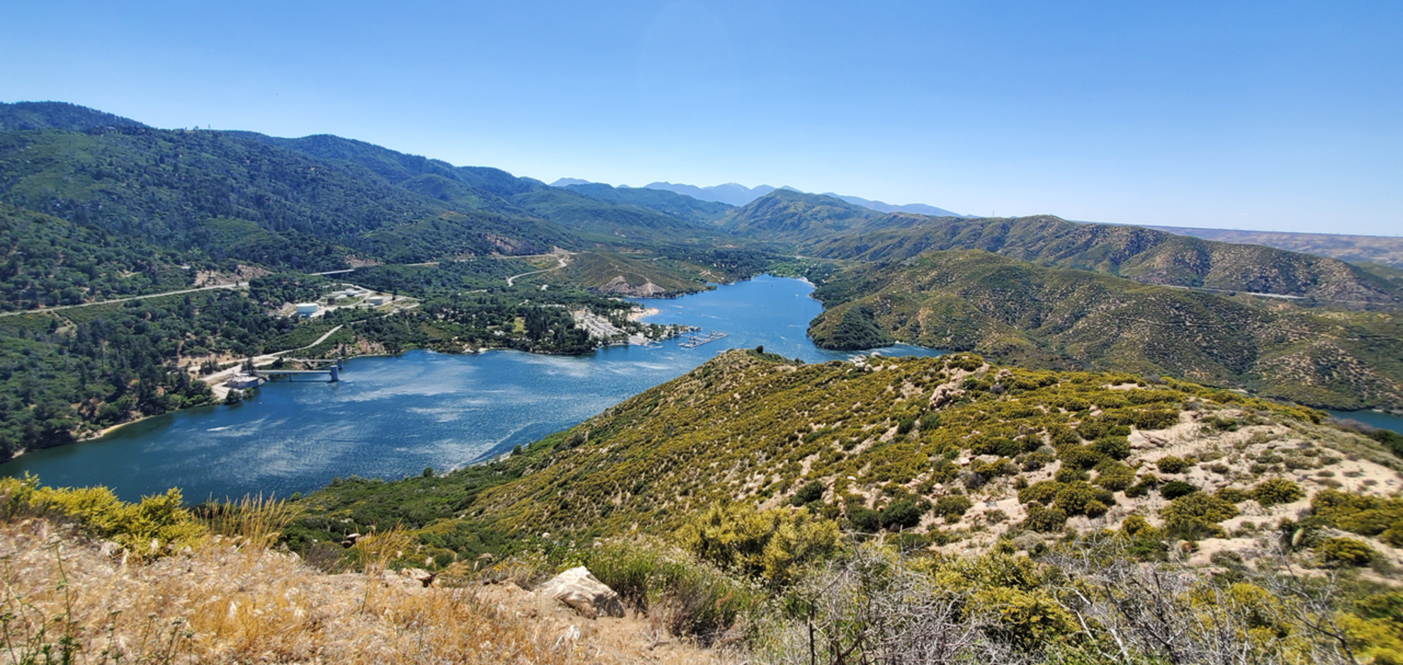 An image depicting the trail Silverwood Lake via Pacific Crest Trail and its surrounding area.