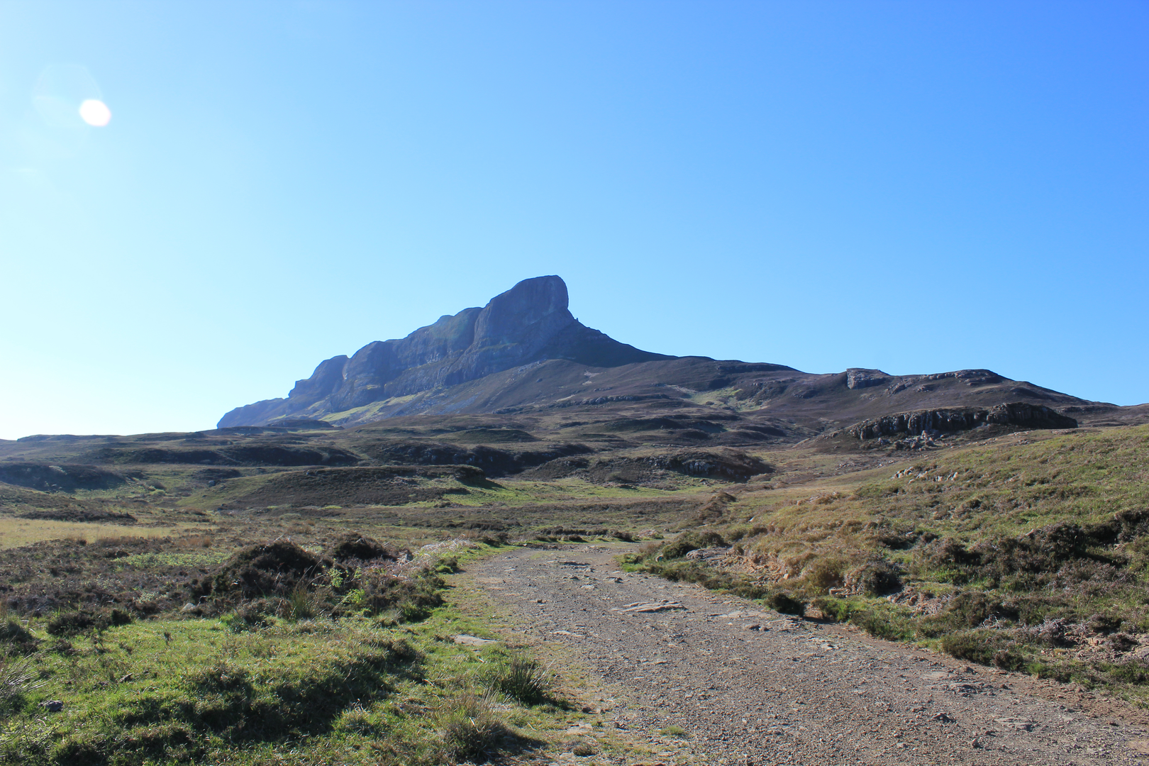 An image depicting the trail An Sgurr and Loch nam Ban Mora from Eigg and its surrounding area.