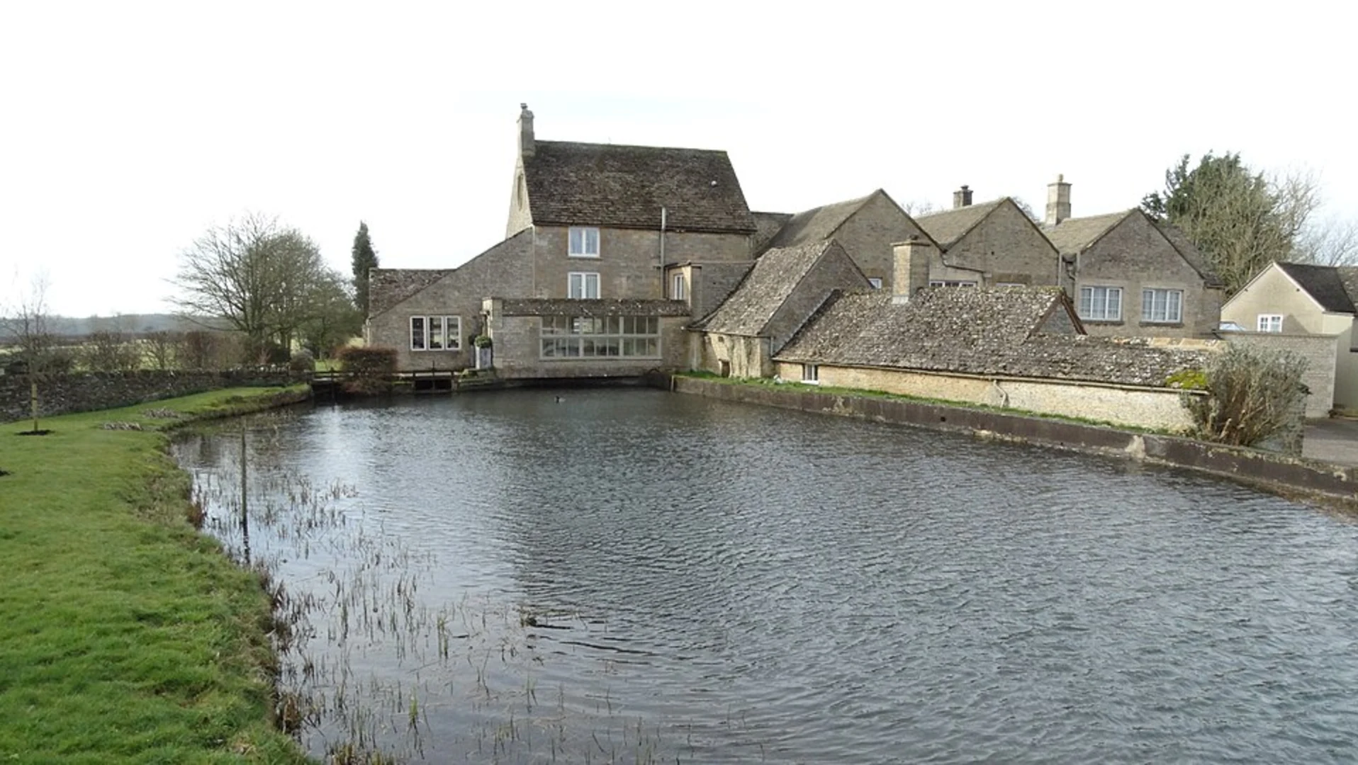 An image depicting the trail Lower Slaughter to Upper Swell Walk and its surrounding area.
