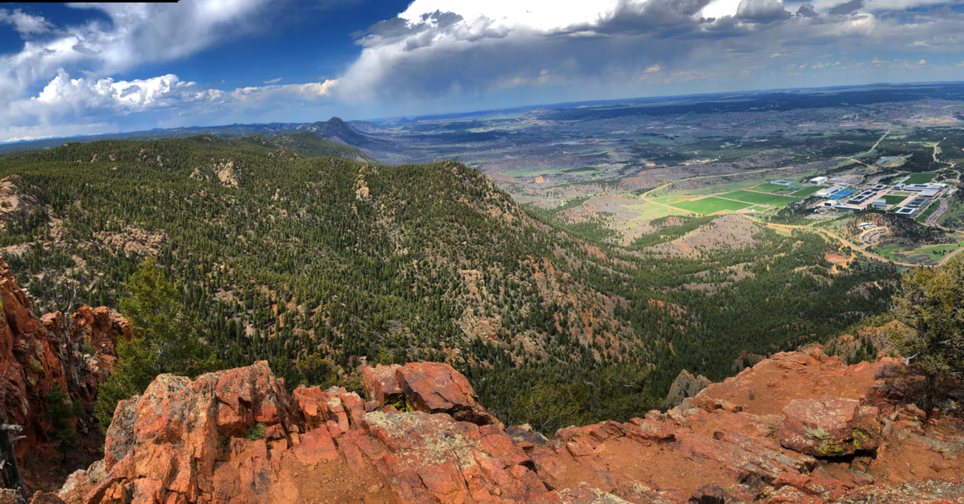 An image depicting the trail Schubarth Trail and its surrounding area.