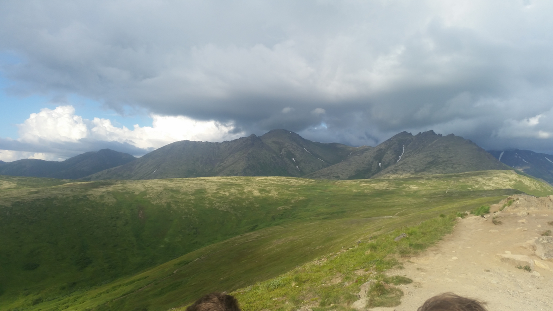 An image depicting the trail Mount Baldy Peak and Blacktail Ptarmigan Rocks Trail and its surrounding area.