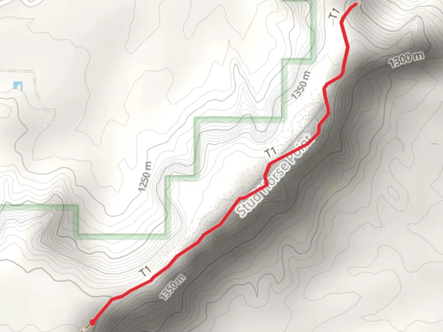 An image depicting the trail Trail To Skylight Arch and its surrounding area.