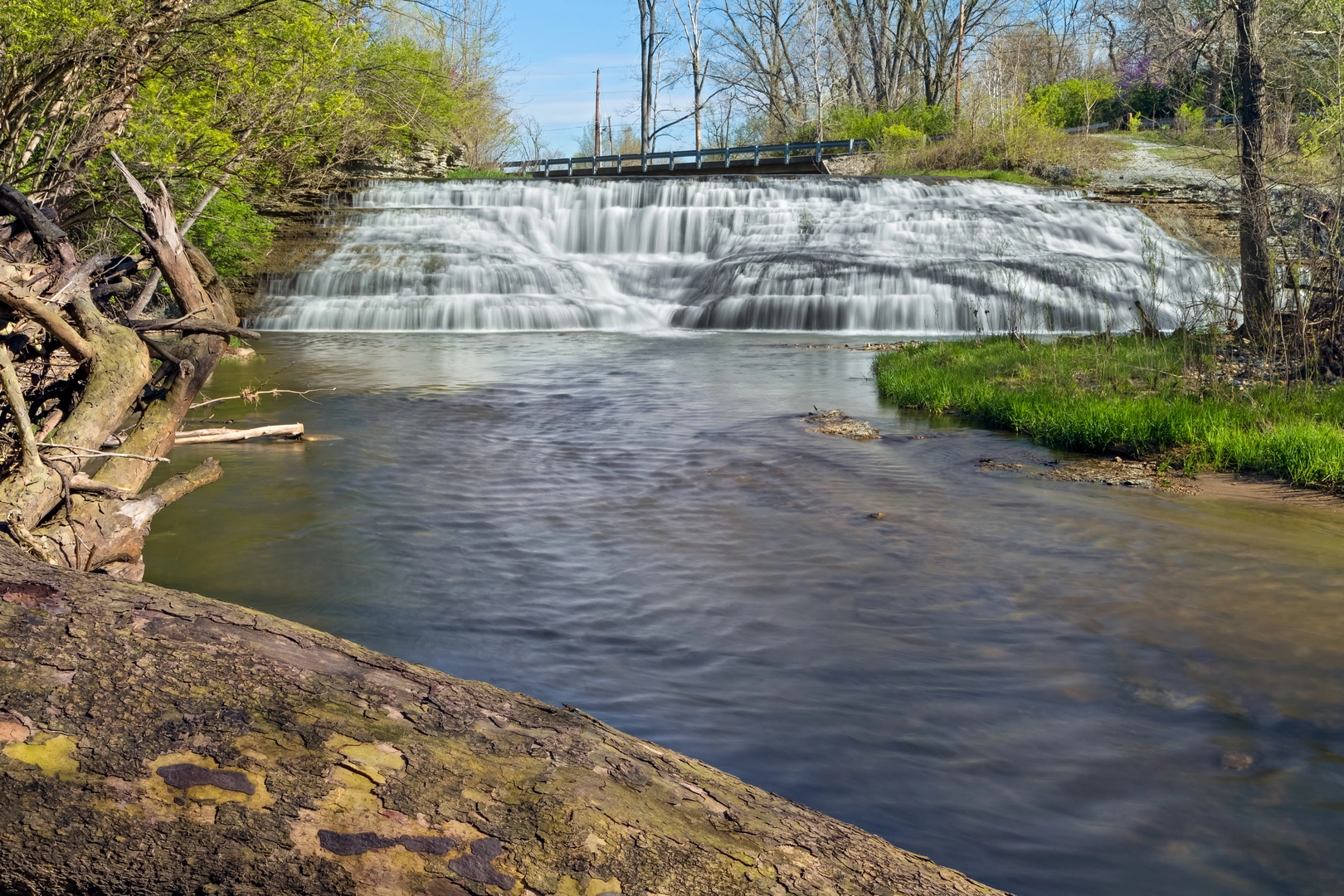 An image depicting the trail Thistlethwaite Falls via Cardinal Greenway and its surrounding area.