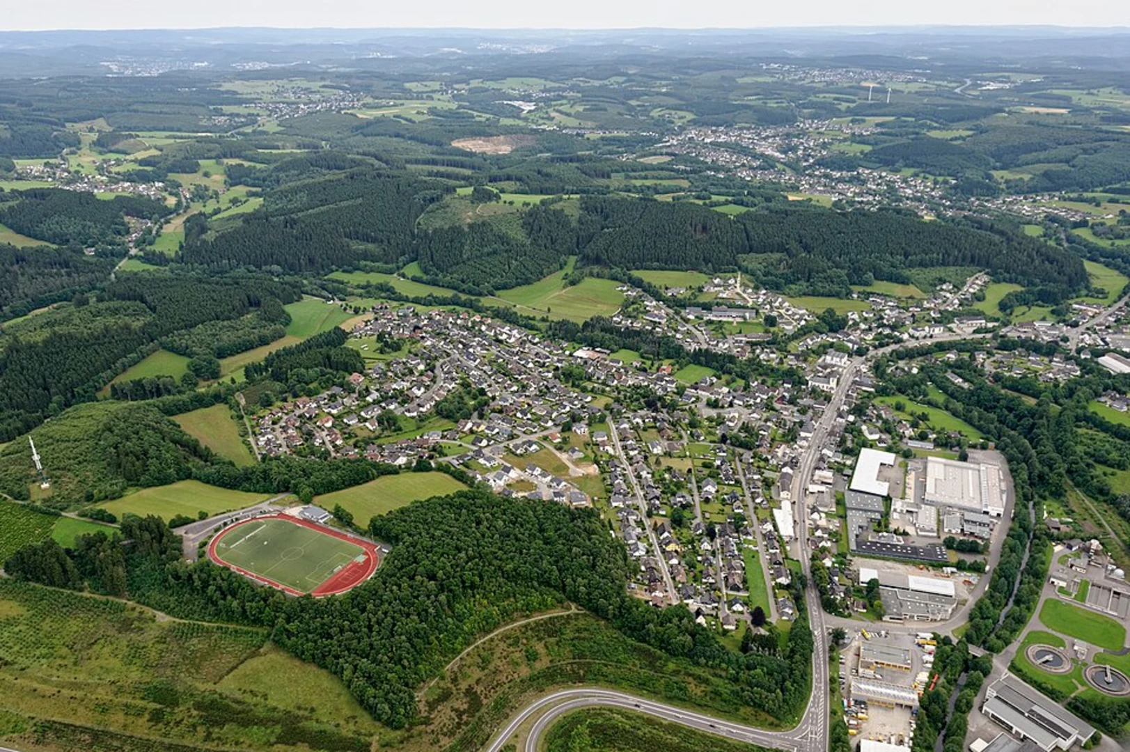 An image depicting the trail Wenden to Altenhof Loop via Dörnschlade and its surrounding area.