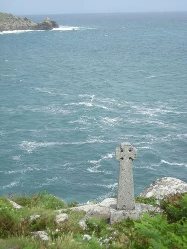 Stone Cross and Cadythew Rock Loop