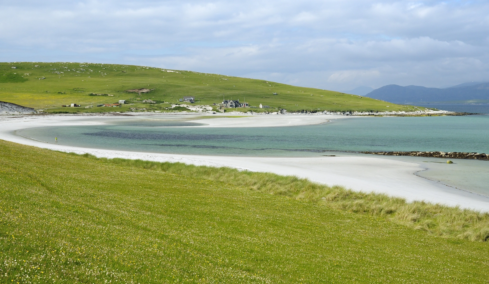 An image depicting the trail Loch Brusda and its surrounding area.