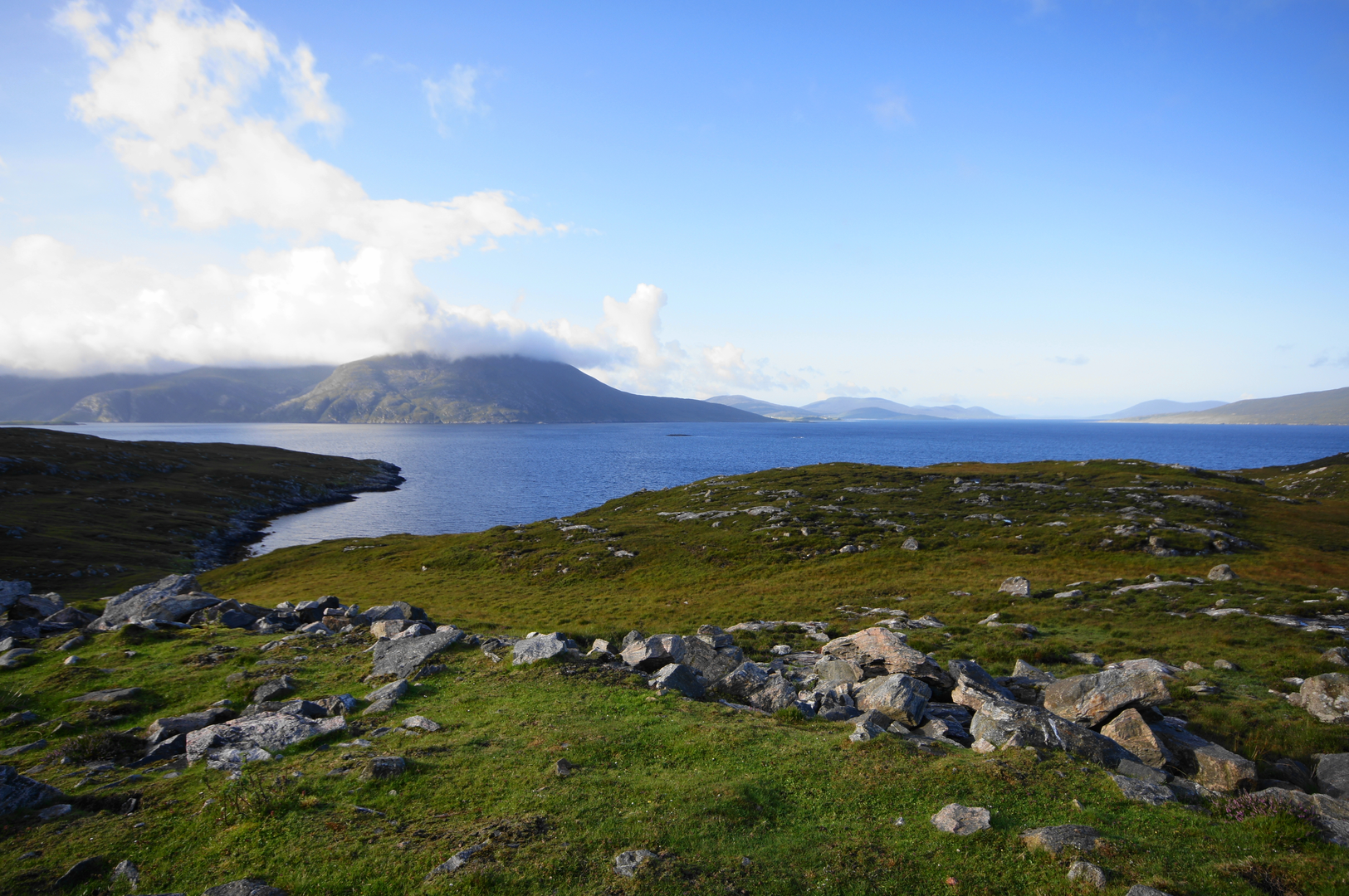 An image depicting the trail Loch Scourst, Loch Bhoisimid, Stulabha, Uisgneabhal Mor and Braigh an Fhais Loop and its surrounding area.