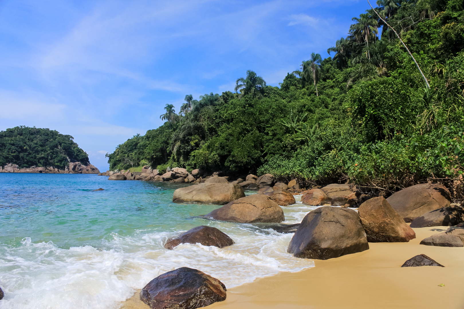 An image depicting the trail Ilha Grande Circuit and its surrounding area.