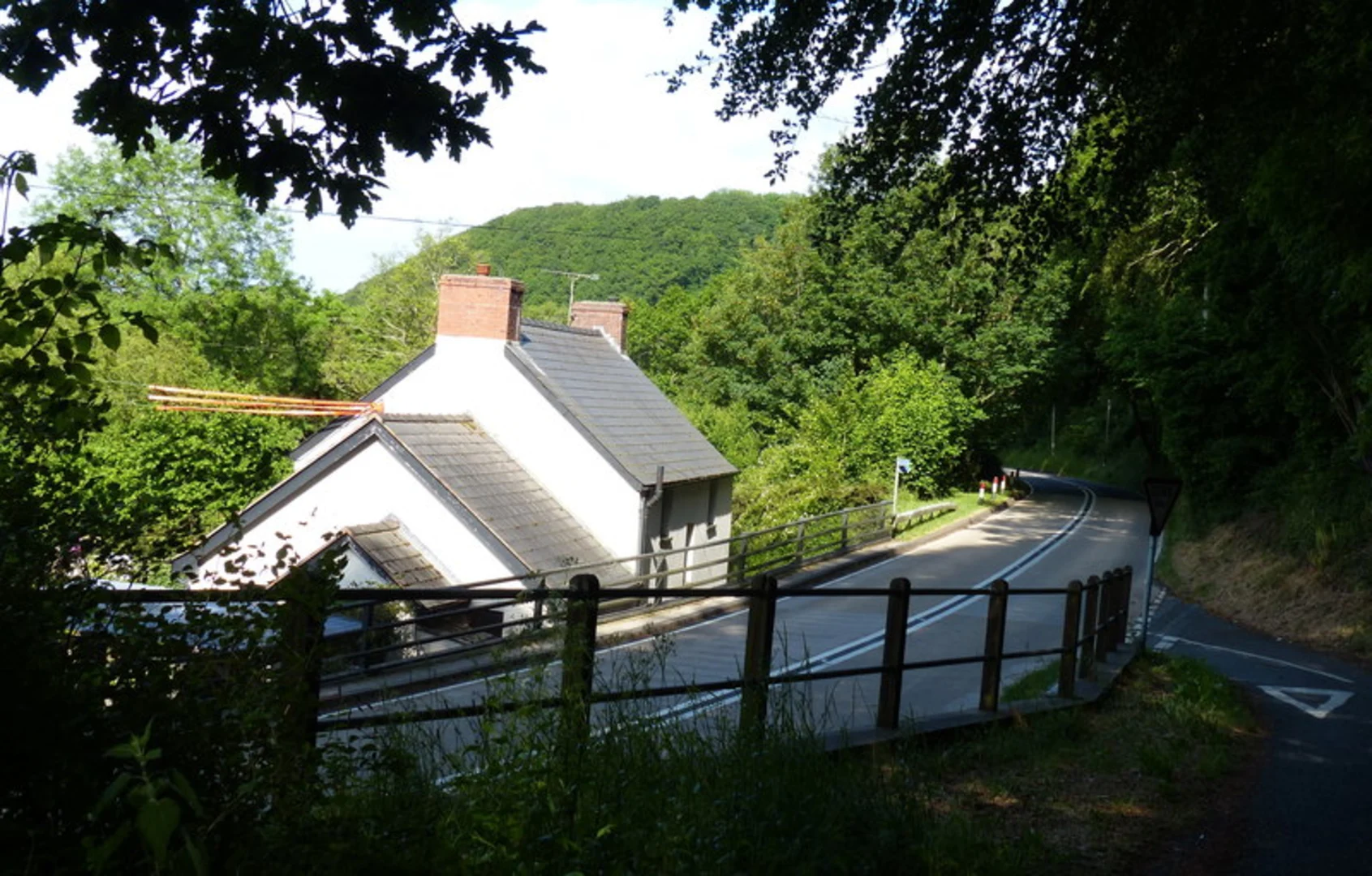 An image depicting the trail Felindre Farchog and its surrounding area.