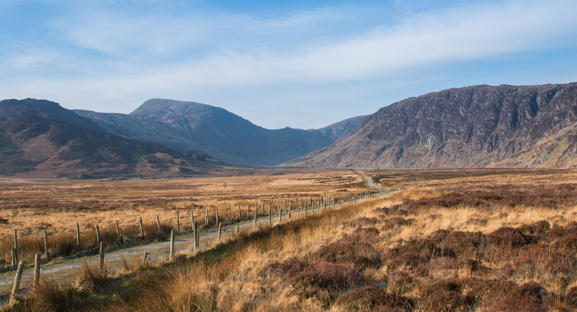 An image depicting the trail Carnedd Llewelyn - Llyn Eigiau and Llyn Cowlyd and its surrounding area.