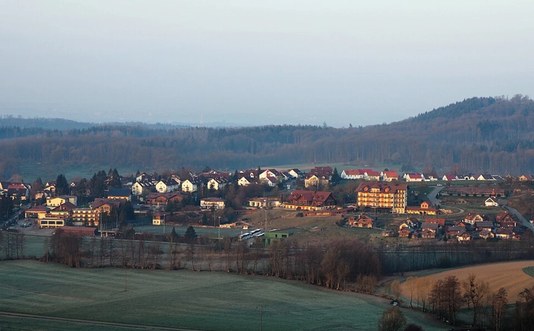 An image depicting the trail River Lißbach Streamside Loop - Rehehausen and its surrounding area.