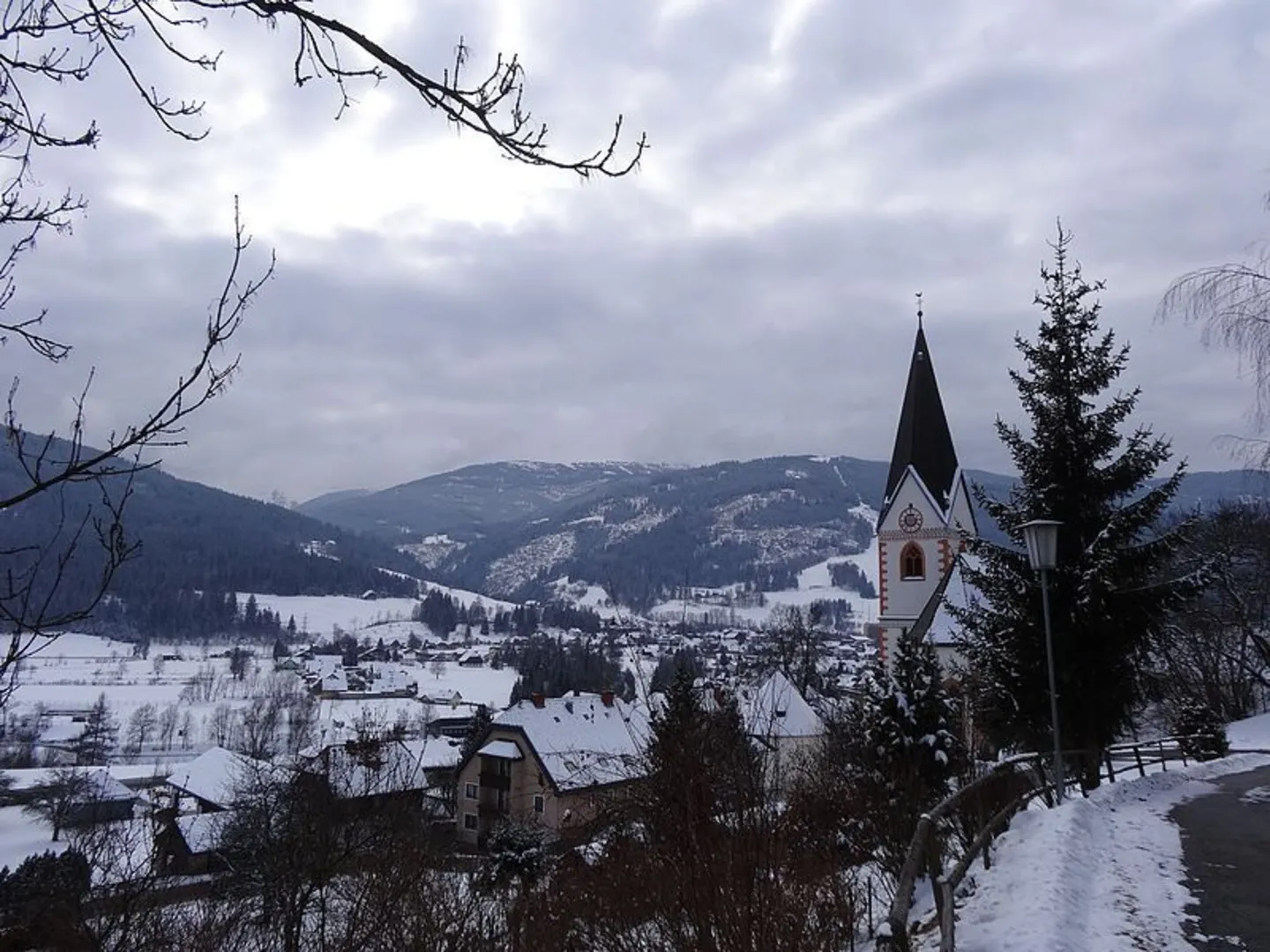 An image depicting the trail St Lorenzen - Kreischberg - Esebeckhütte and its surrounding area.