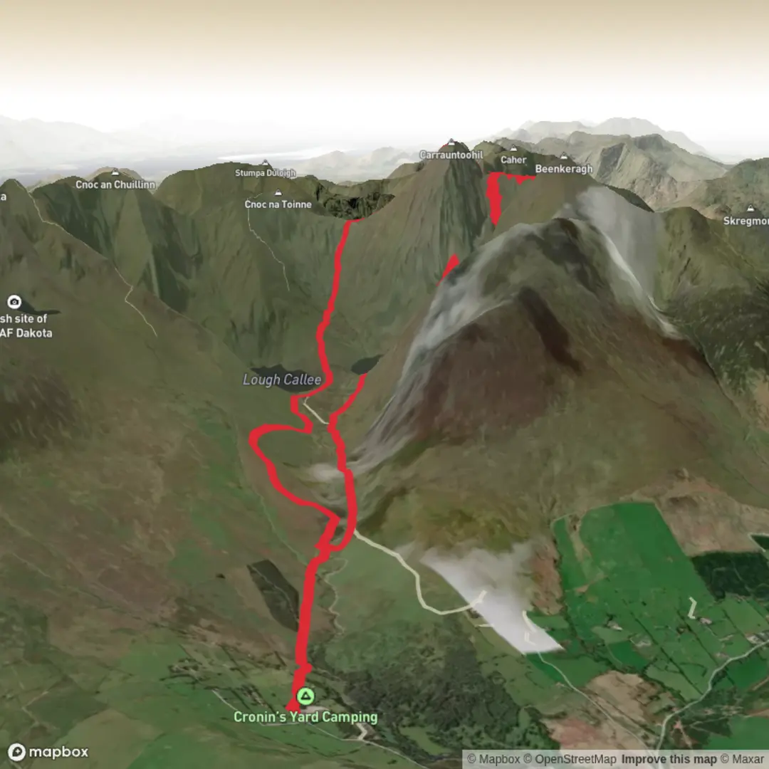 An image depicting the trail Beenkeragh and Carrauntoohil Loop and its surrounding area.