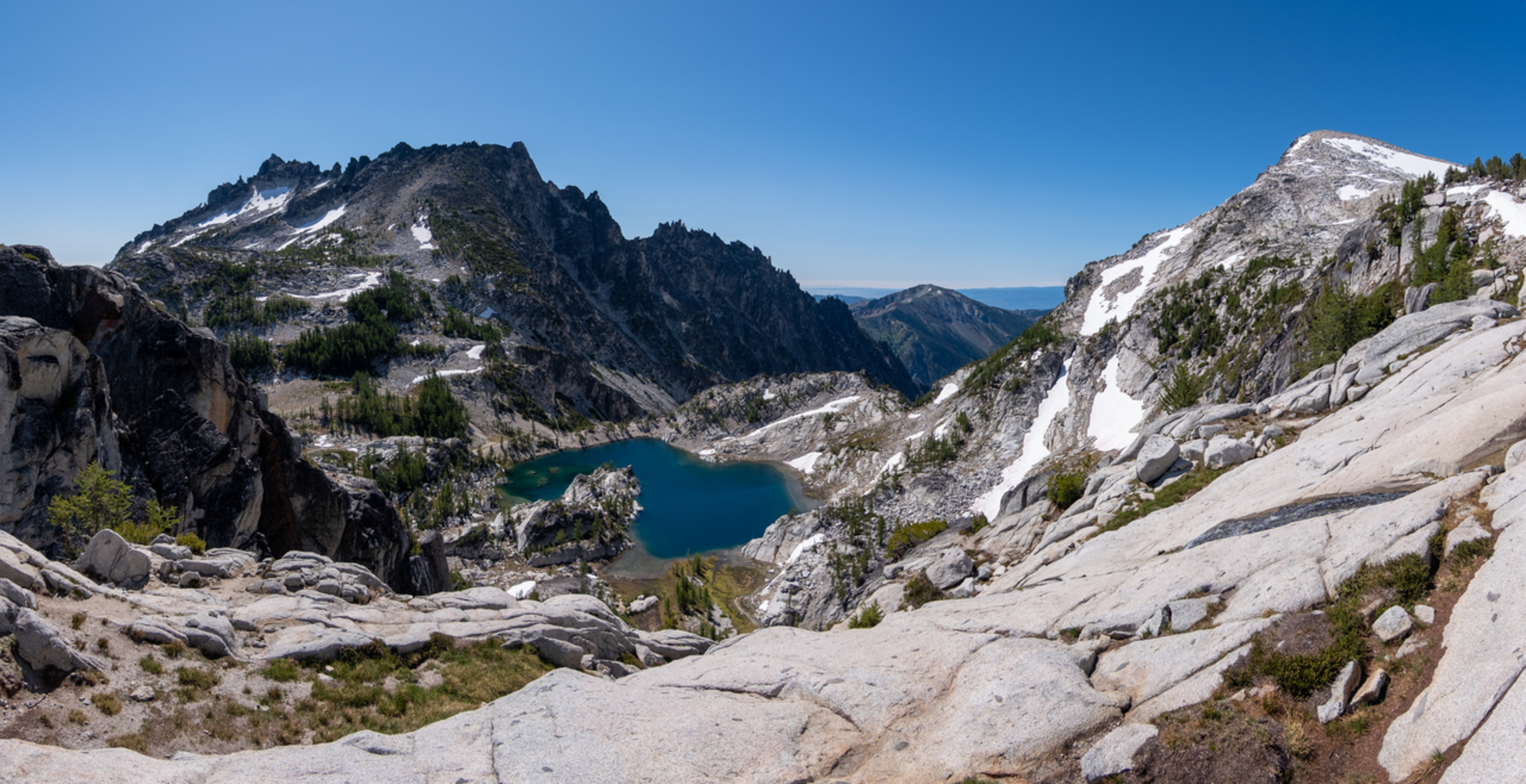 An image depicting the trail Crystal Lakes Trail and its surrounding area.