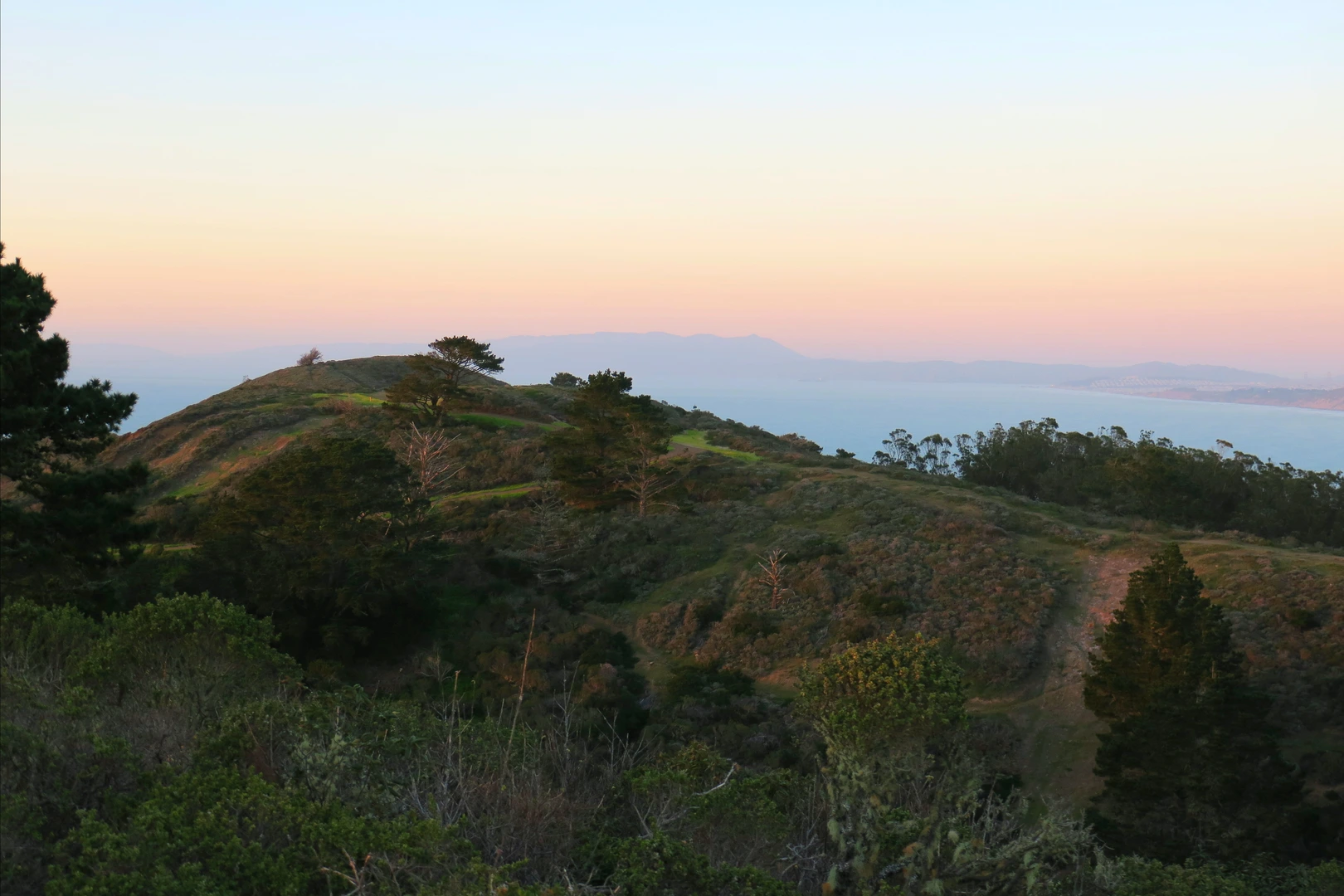 An image depicting the trail Middle Ridge via Ace Trail and its surrounding area.