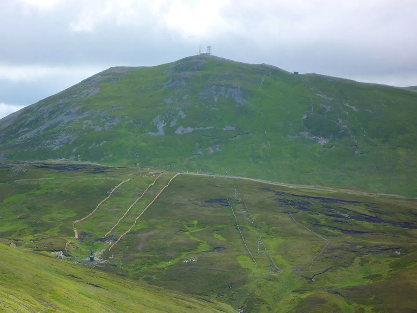 An image depicting the trail Cairn Gorm and Loch Avon Walk and its surrounding area.
