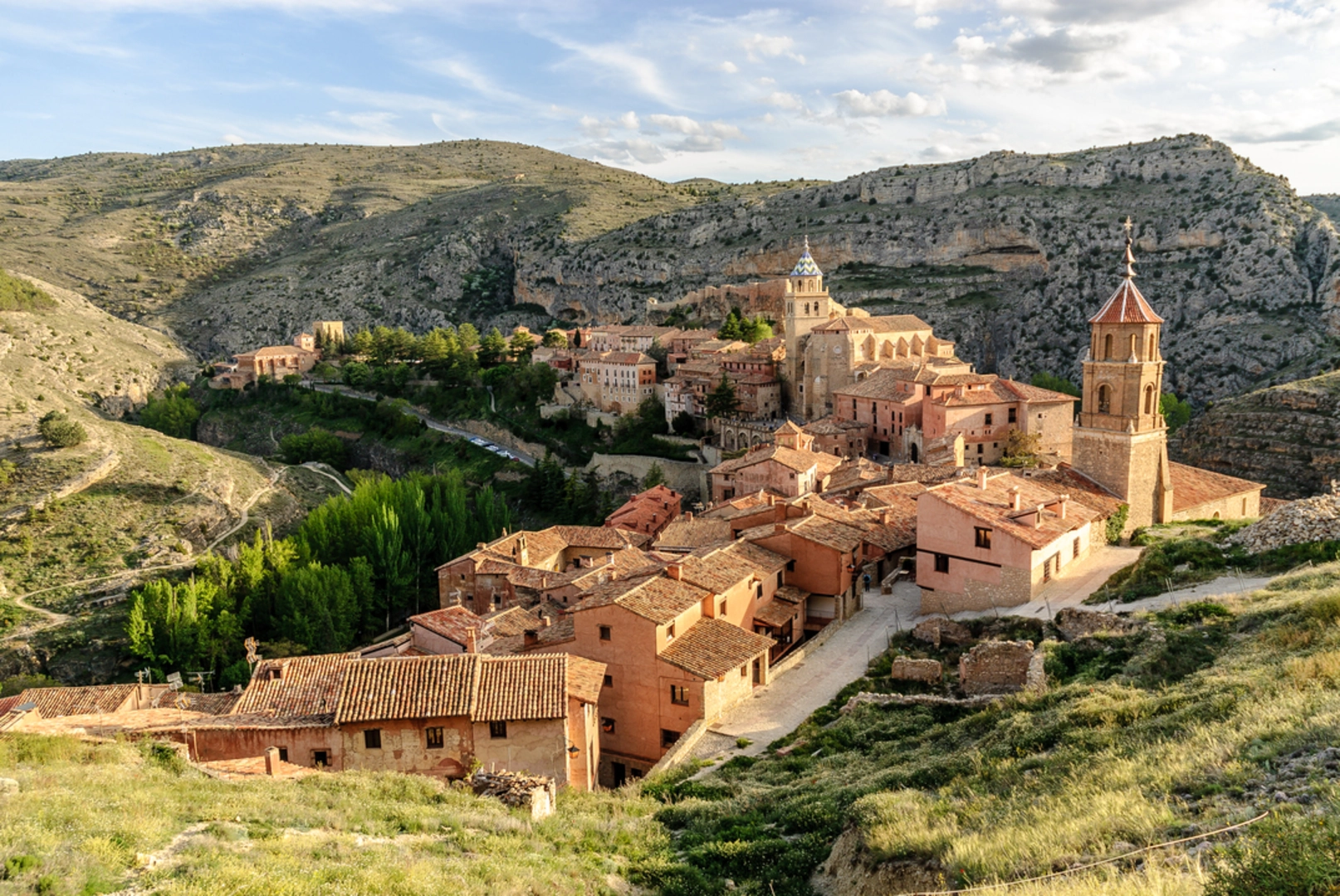 An image depicting the trail Albarracin - Tagus River Source PR TE 2 and its surrounding area.