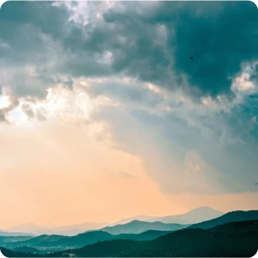 What is the climate like for hiking in Rhode Island?