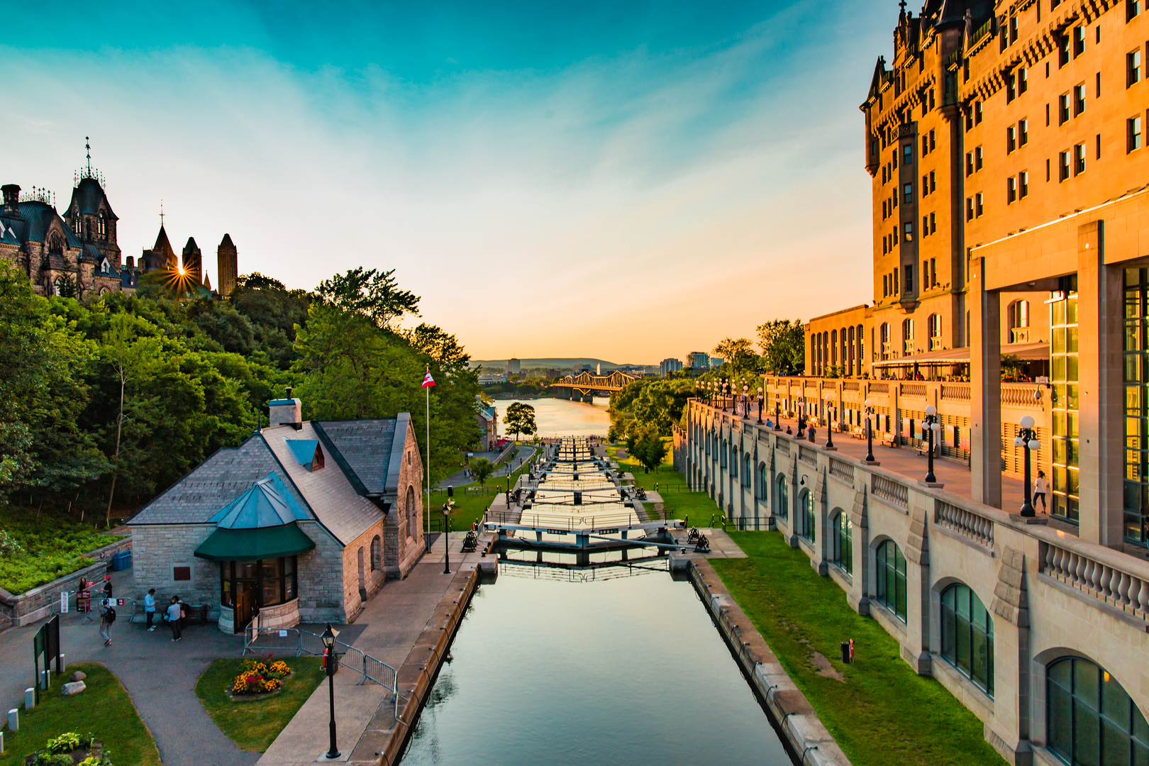 An image depicting the trail Rideau Trail and its surrounding area.