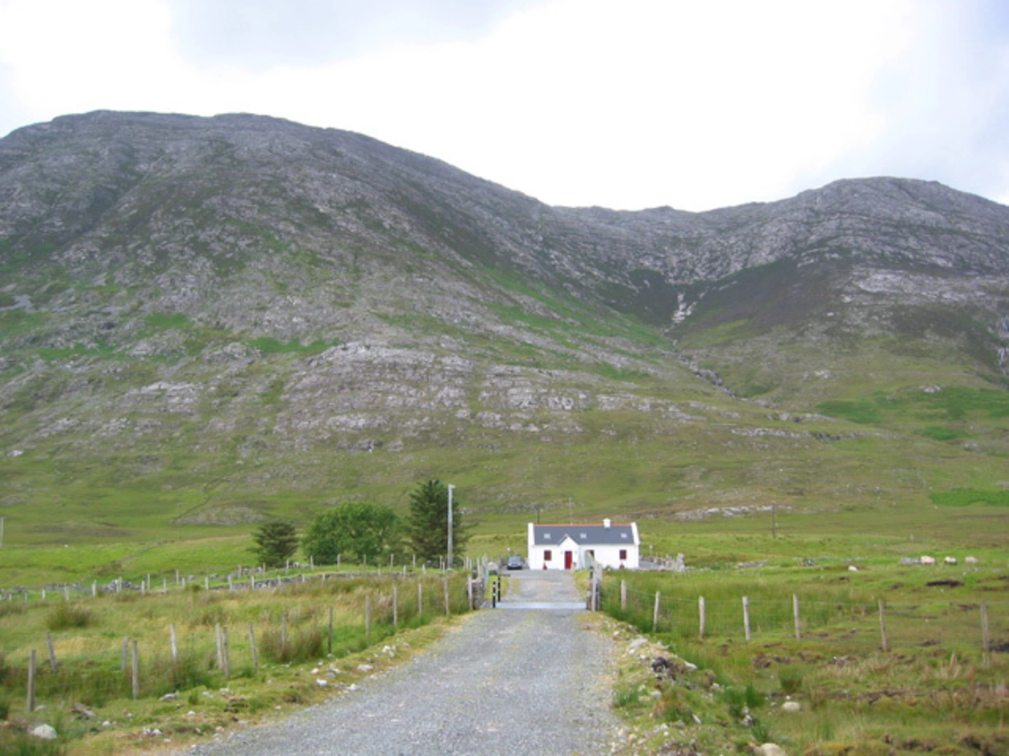 An image depicting the trail Cúlóg Mount and its surrounding area.