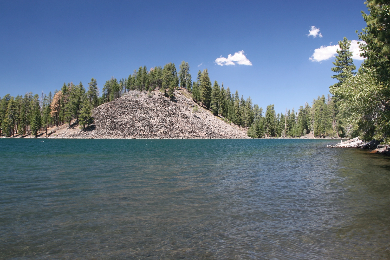 An image depicting the trail Bathtub and Butte Lake Loop Trail and its surrounding area.