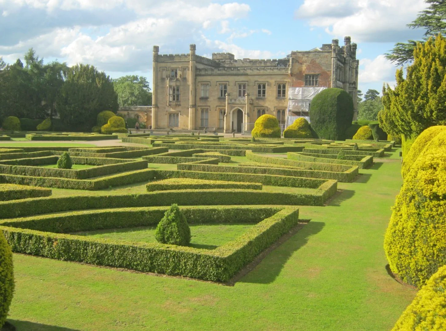 An image depicting the trail Borrowash and Elvaston Castle Loop and its surrounding area.