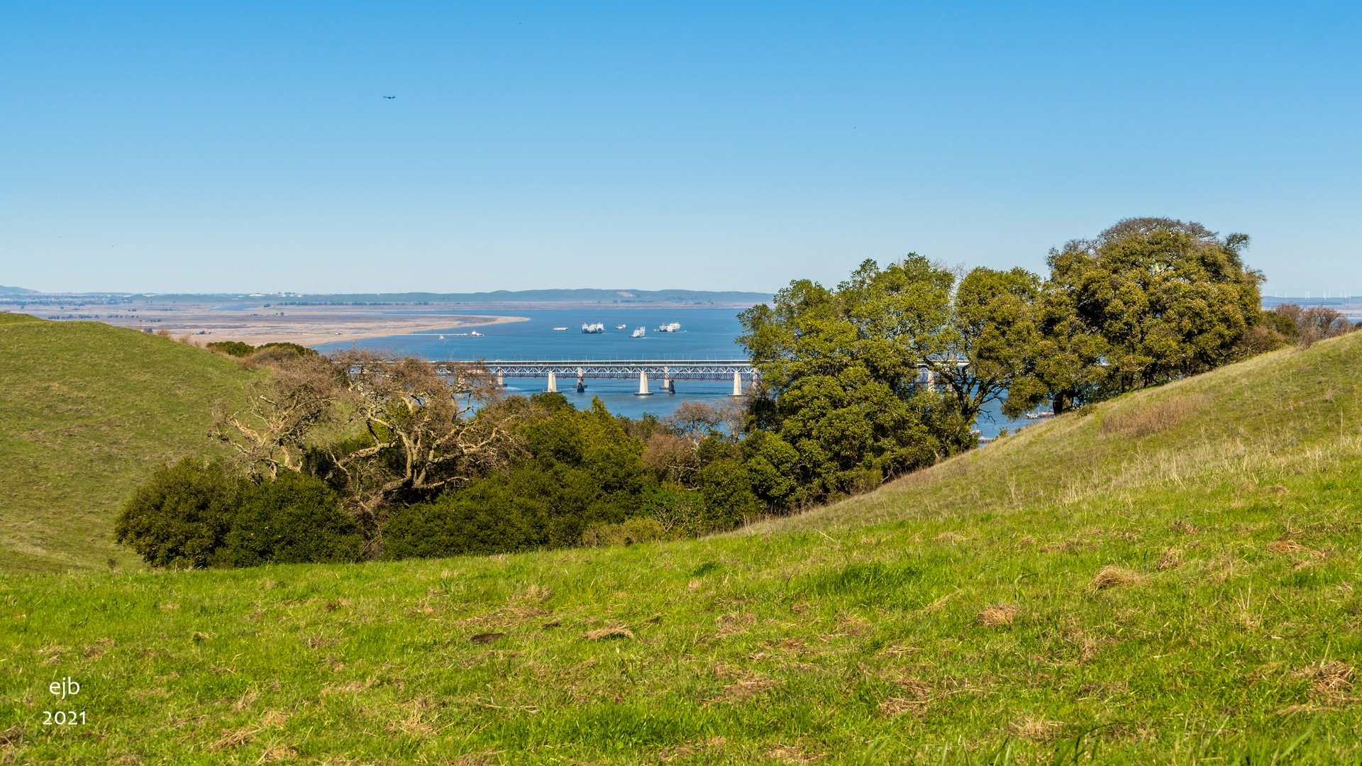 An image depicting the trail Carquinez Scenic Walk and its surrounding area.