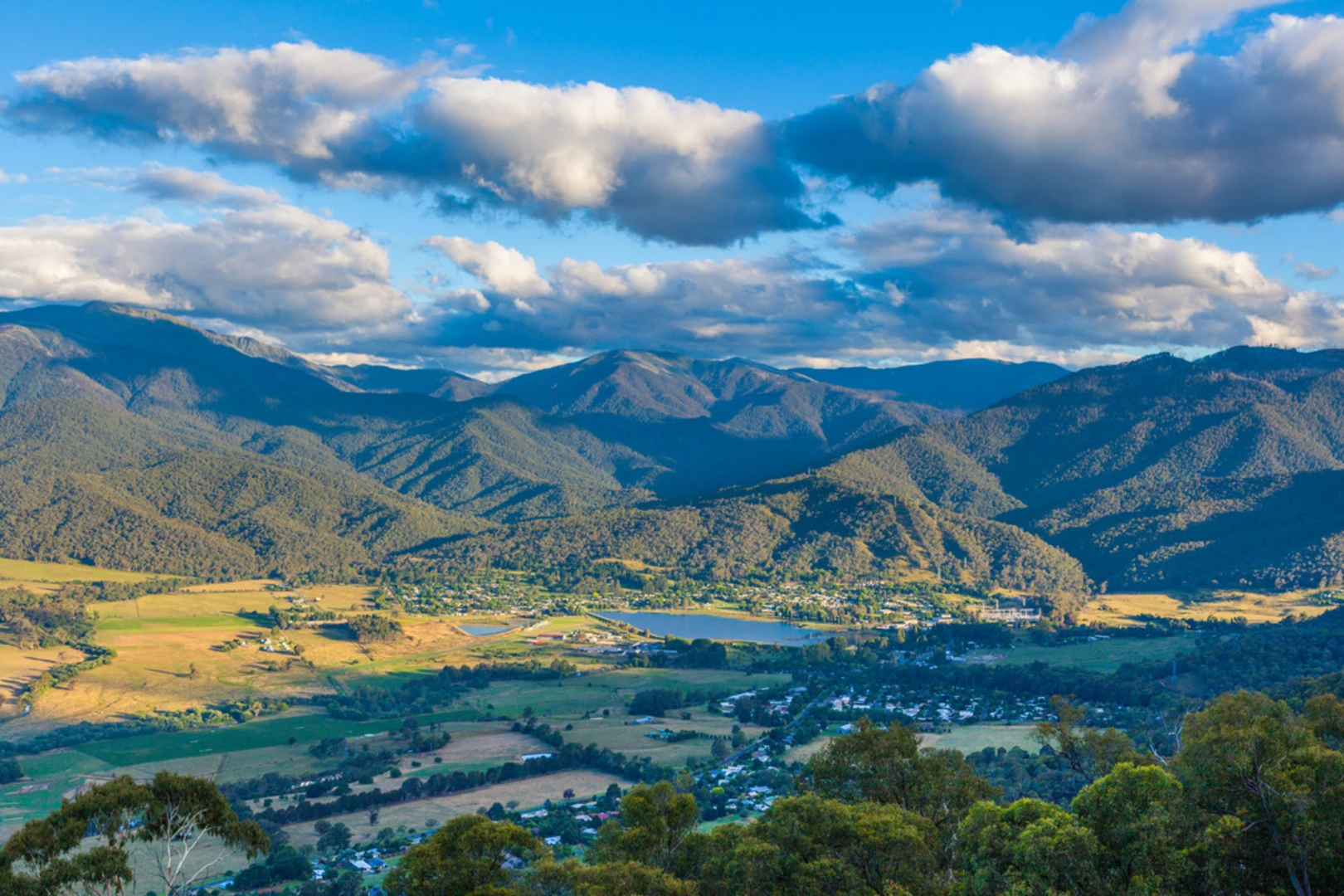 An image depicting the trail Mount Beauty Pondage Trail and its surrounding area.