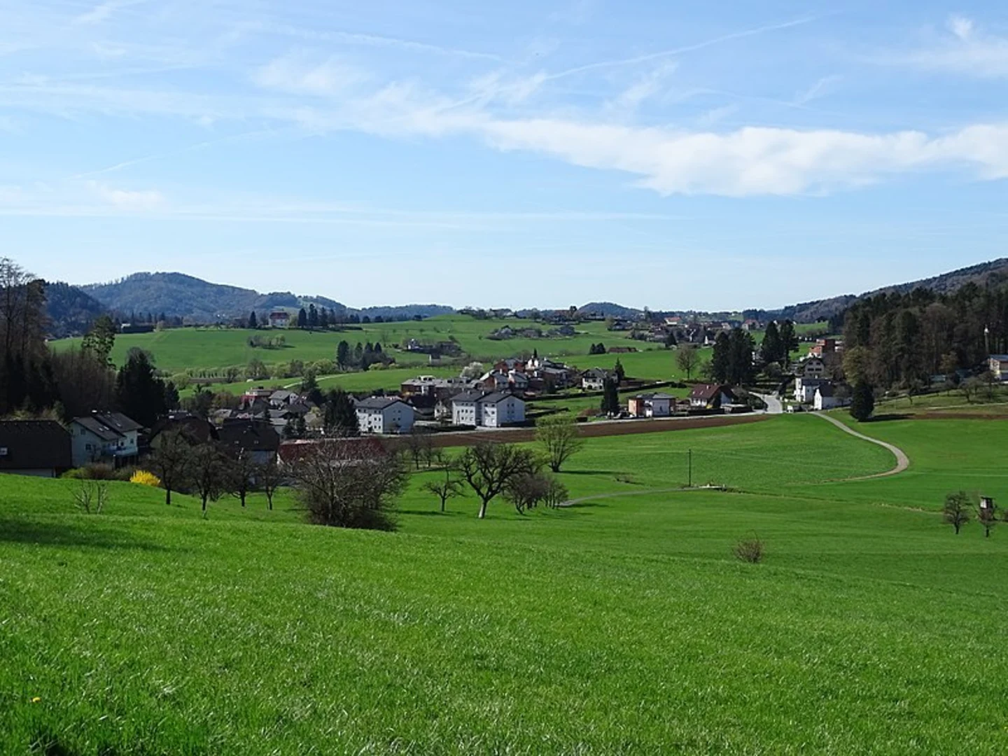 An image depicting the trail Mountain Hike across - Four Thousanders and its surrounding area.