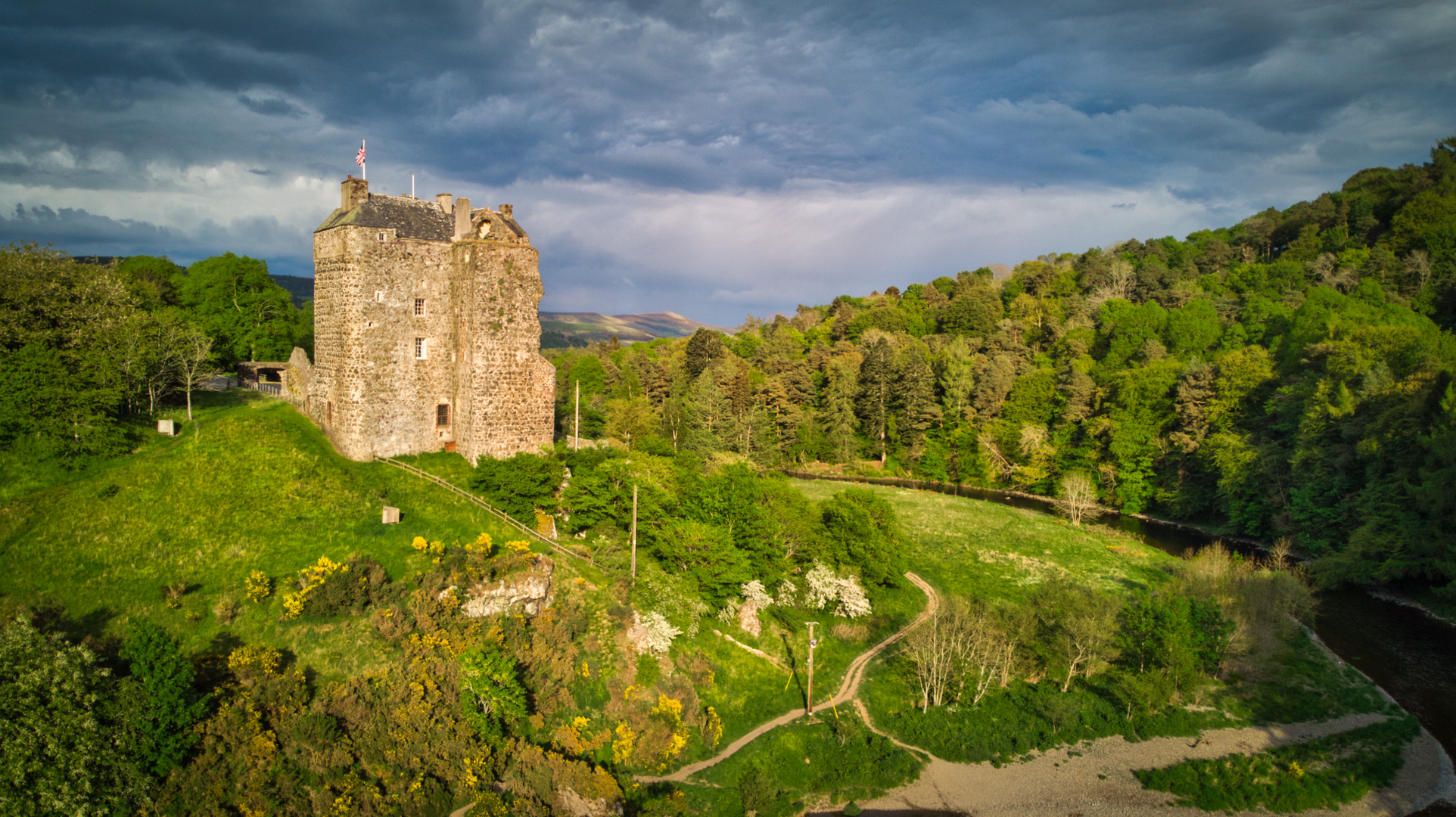 An image depicting the trail Cademuir Hill and River Tweed Loop from Peebles and its surrounding area.