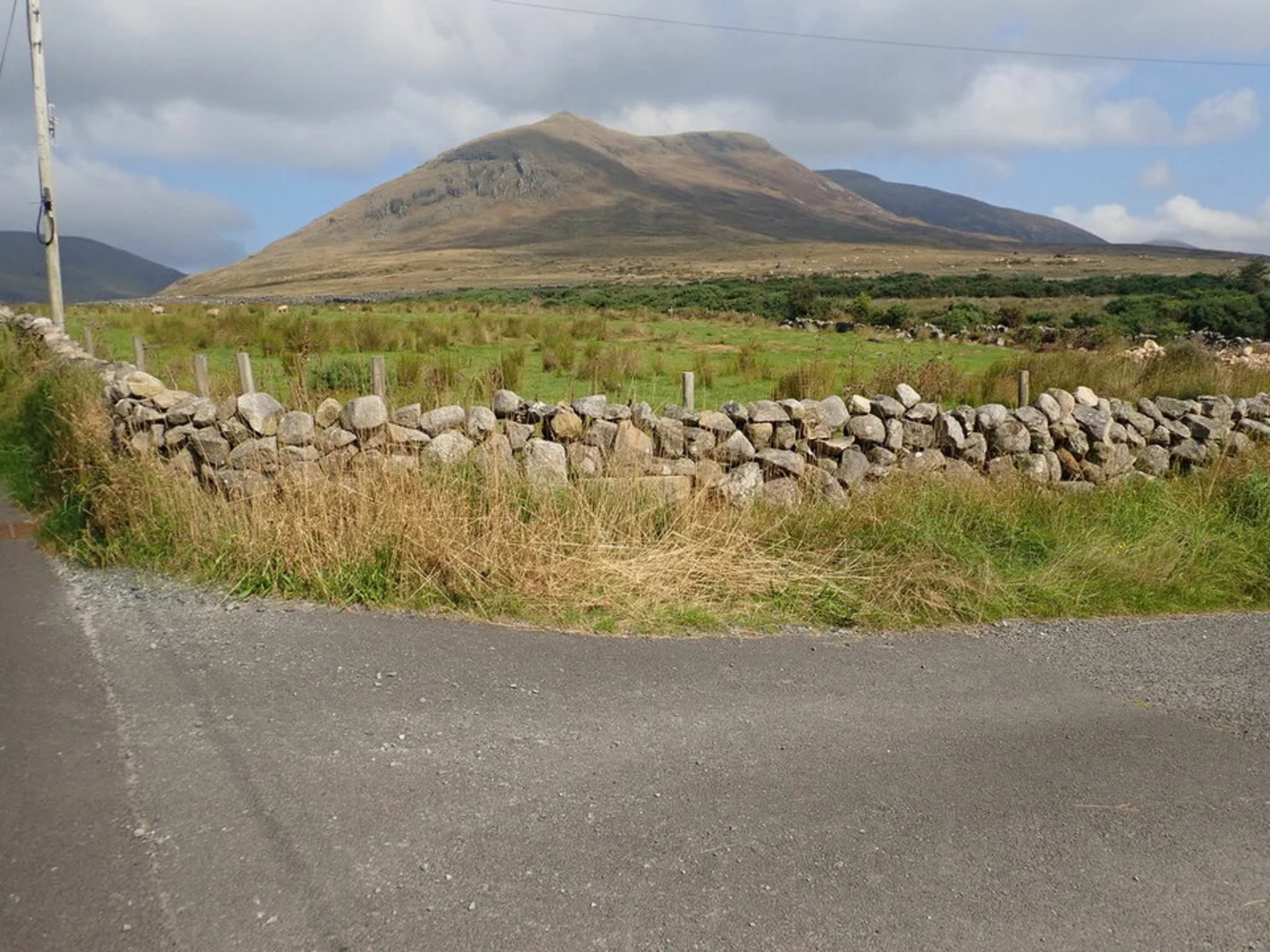 An image depicting the trail Slieve Muck and Slieve Meelbeg Walk and its surrounding area.