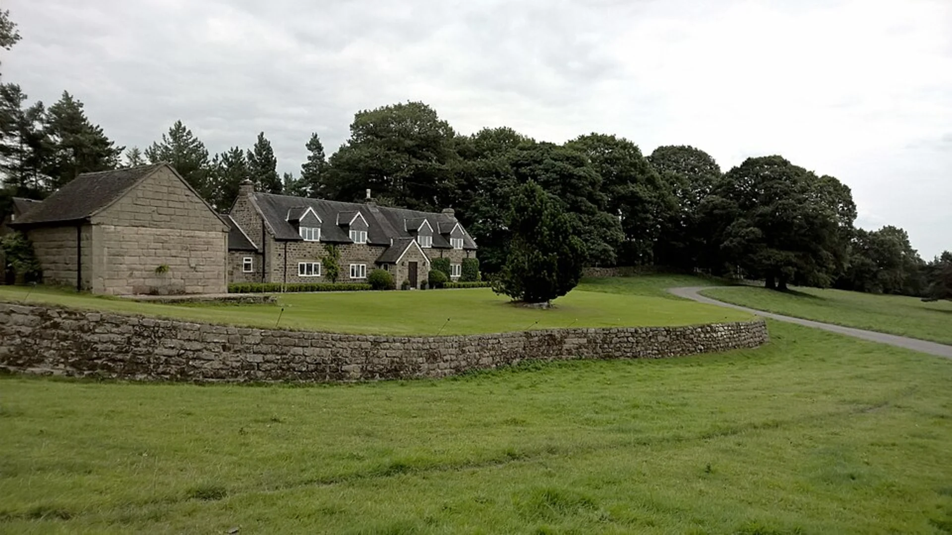 An image depicting the trail Ellenhall Country Park Loop and its surrounding area.