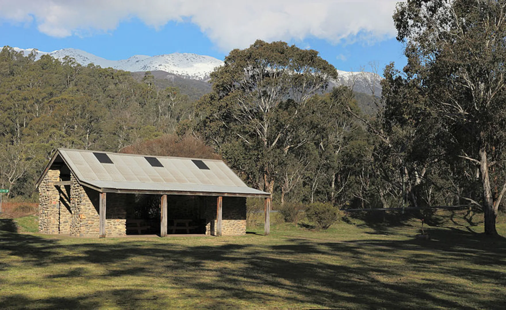An image depicting the trail Geehi Huts Track and its surrounding area.