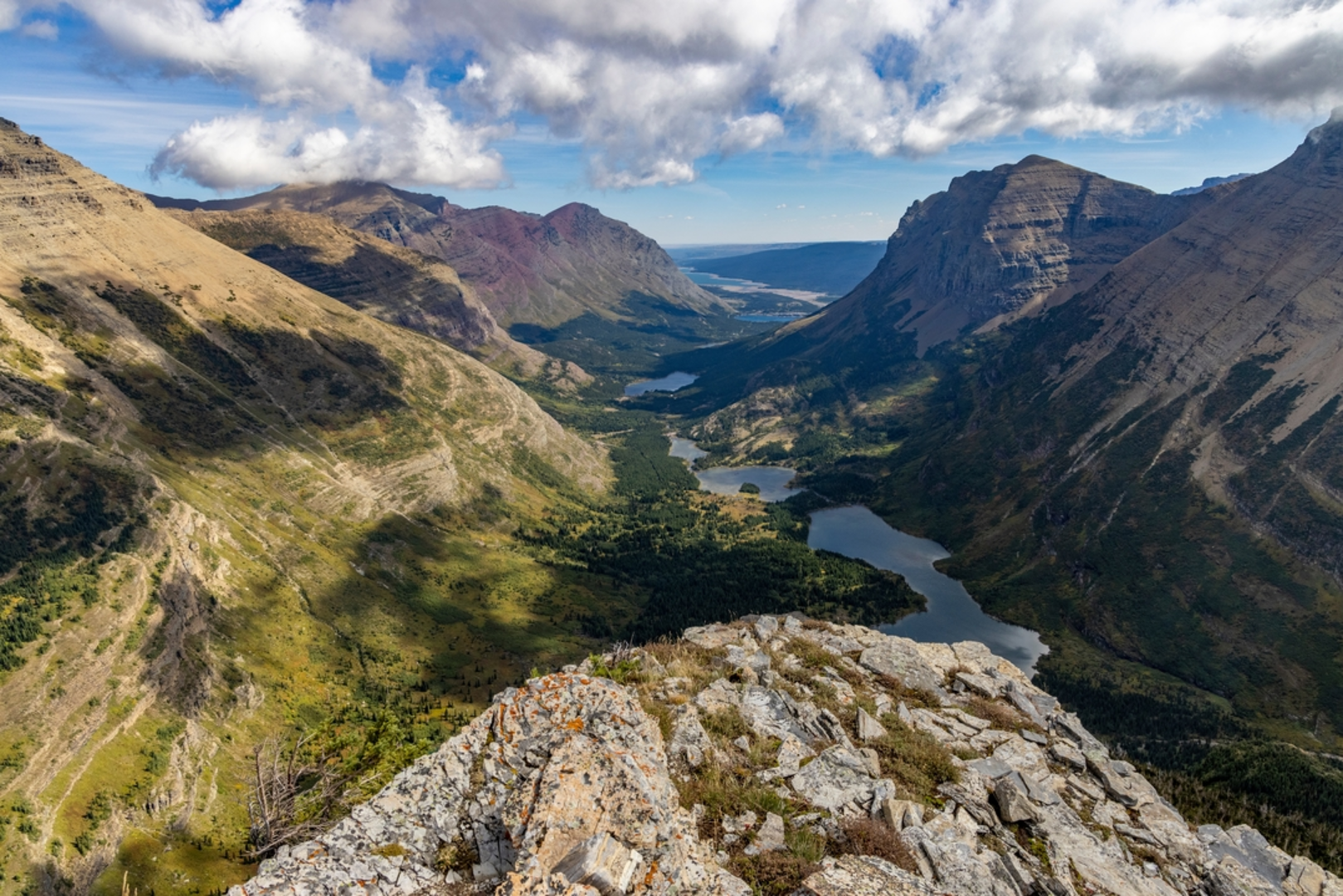 An image depicting the trail Chain Lake Trail and its surrounding area.