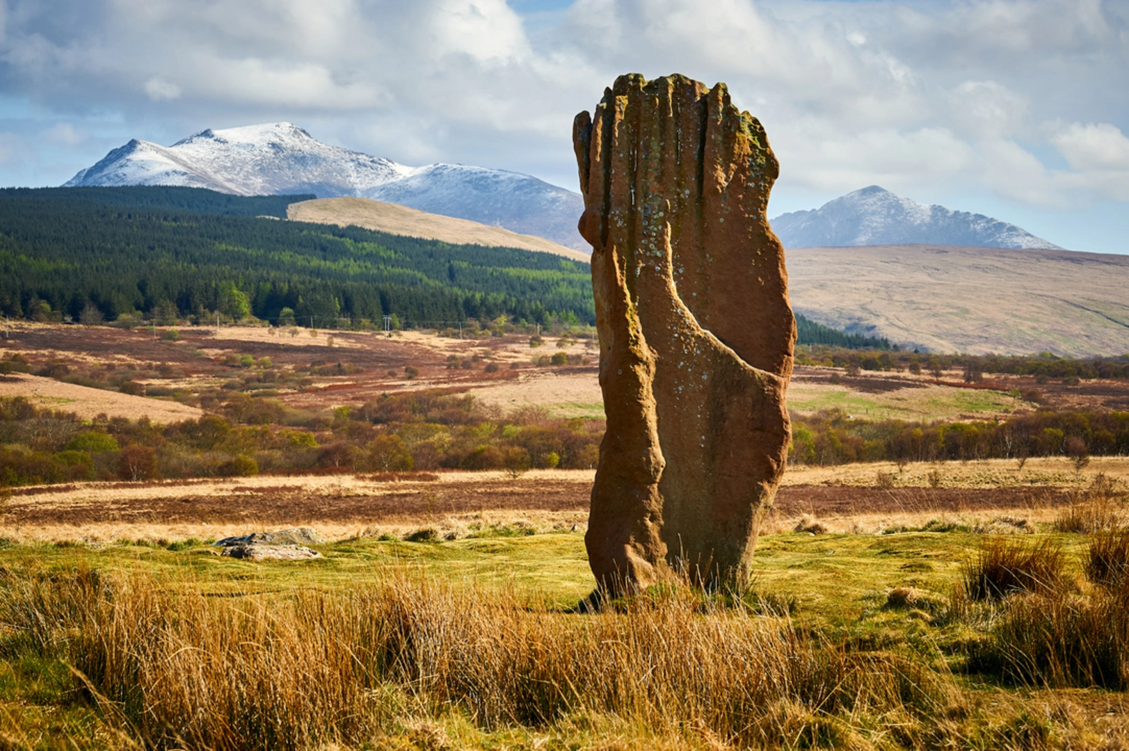 An image depicting the trail Beinn Tarsuinn via Beinn A Chliabhain Trail and its surrounding area.