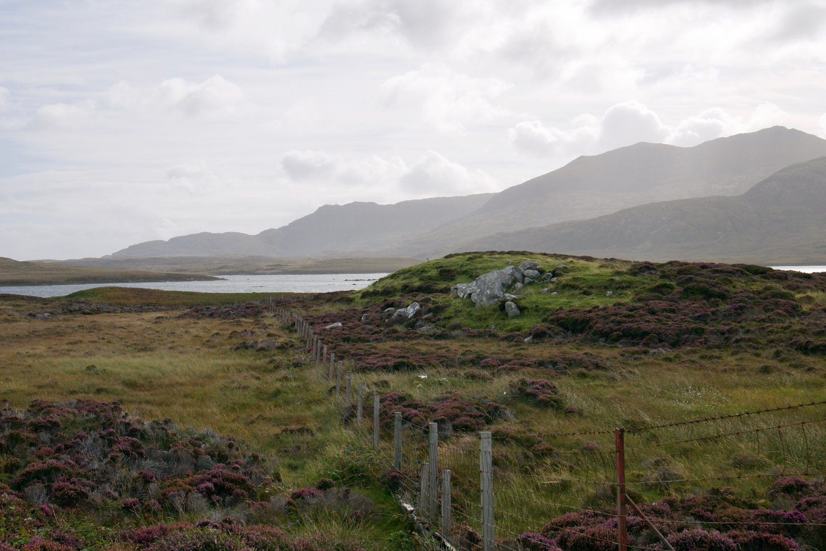 An image depicting the trail Howmore to Head of Gleann Uisinis via Loch Druidibeag, Heacla and Beinn Mhor and its surrounding area.