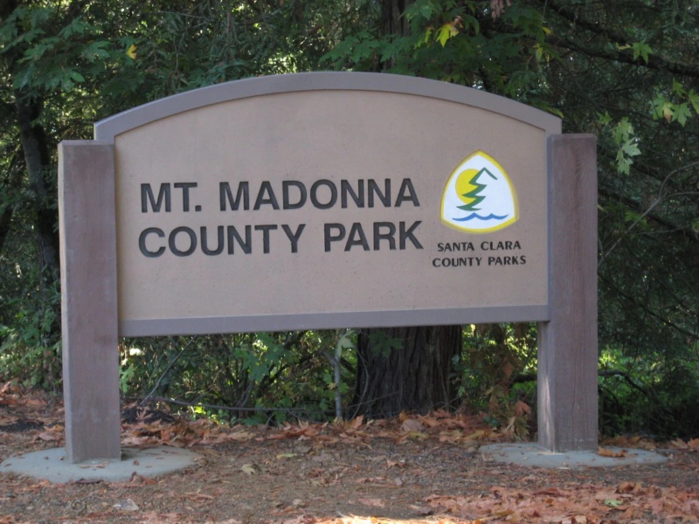 An image depicting the trail Meadow Trail and Tan Oak Trail Loop and its surrounding area.
