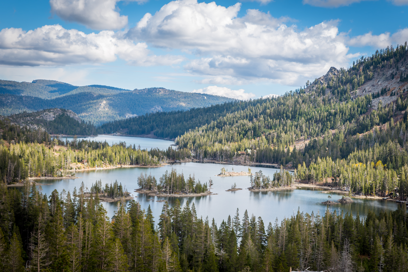 An image depicting the trail Echo Lake, Tamarack Lake and Ralston Lake via Tahoe Rim Trail and its surrounding area.