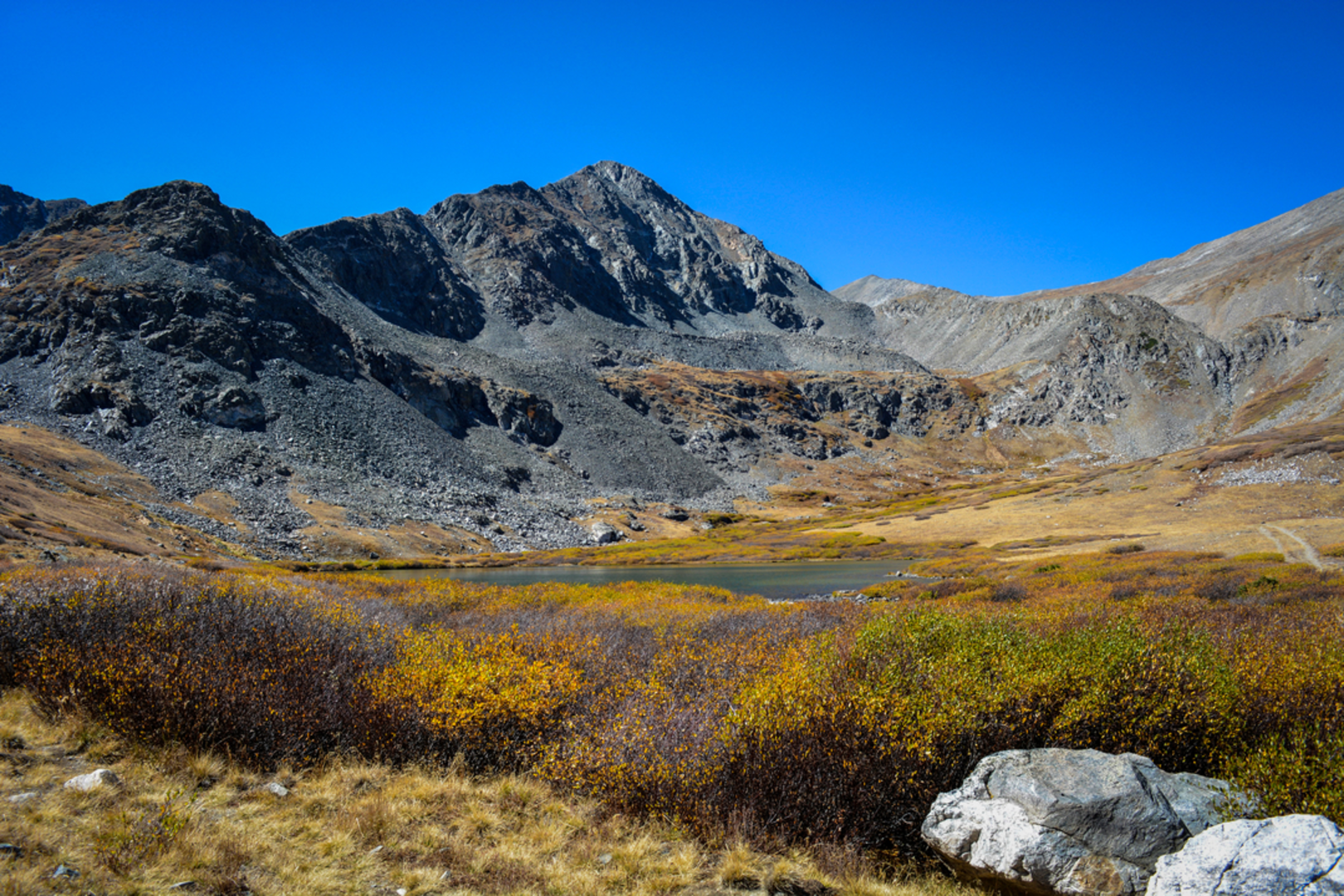An image depicting the trail Crystal Lake Trail and its surrounding area.